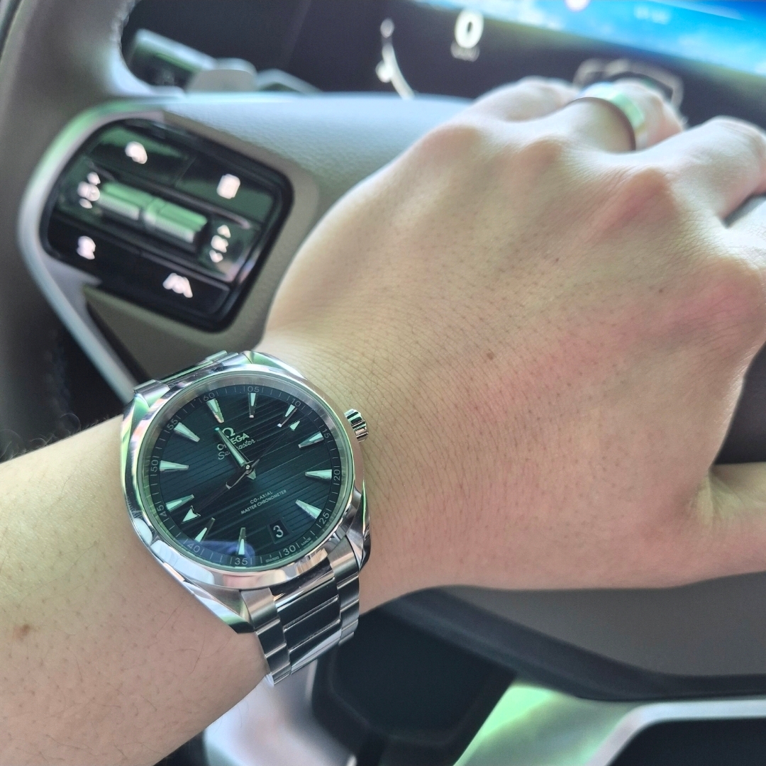 Omega Seamaster Aqua Terra 150M Co Axial Master Chronometer Steel Blue 착용 스타일 - 1