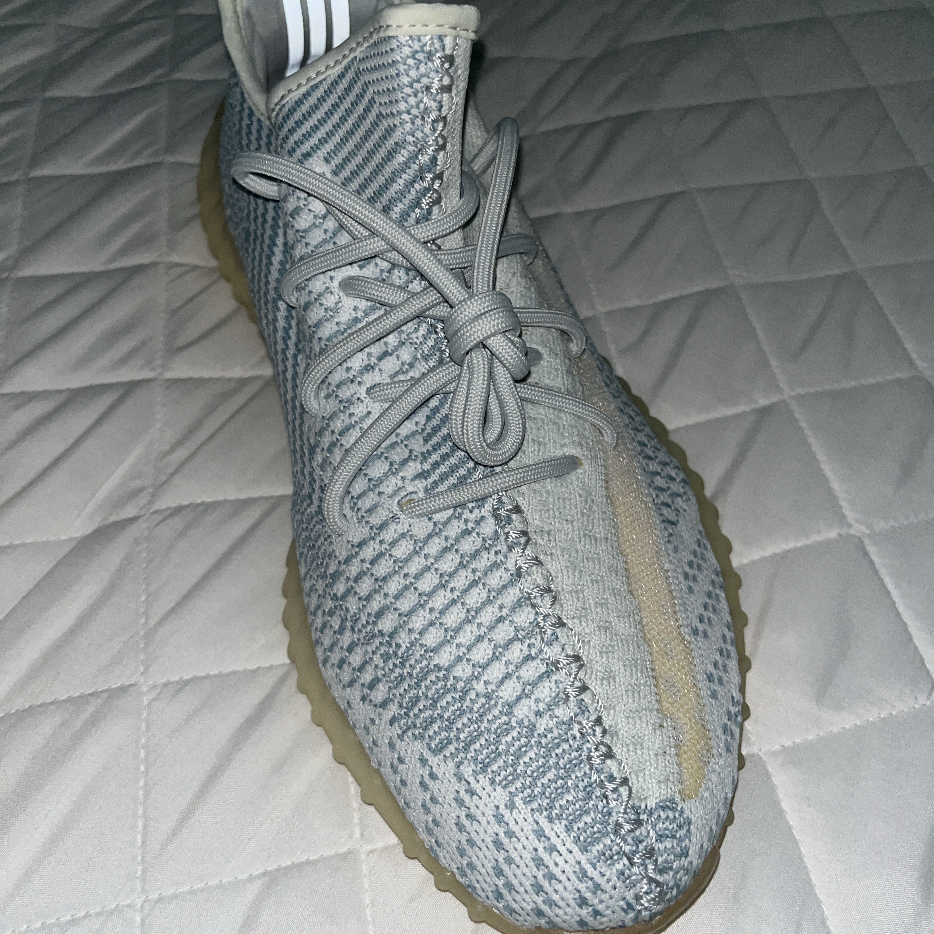 Adidas Yeezy Boost 350 V2 Cloud White - Reflective 착용 스타일