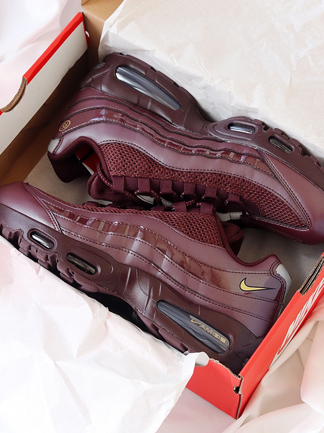 Nike Air Max 95 Big Bubble Total 90 Burgundy Crush Metallic Gold 착용 스타일 - 5