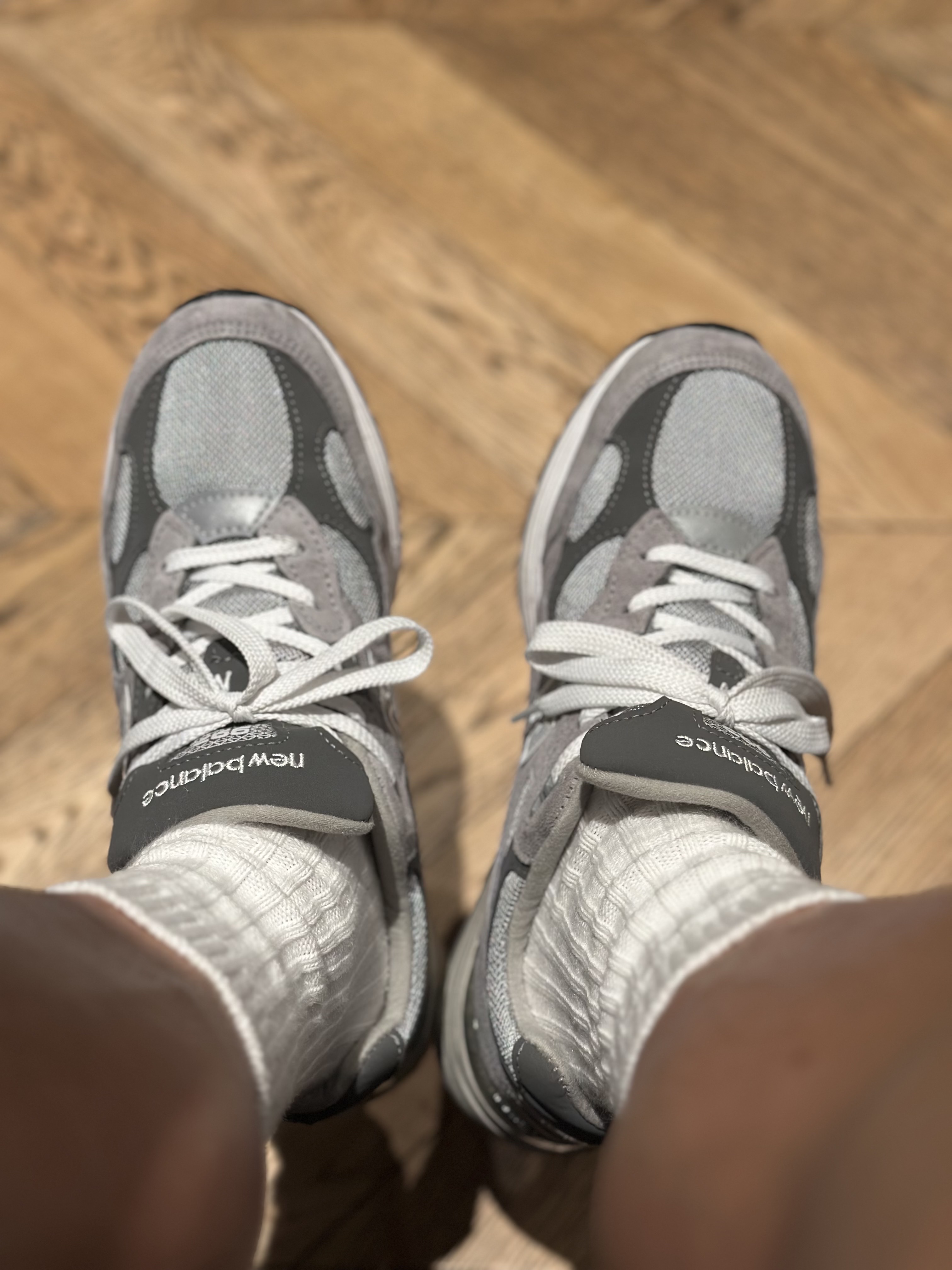 New Balance 992 Made in USA Core Grey Silver Metallic 착용 스타일