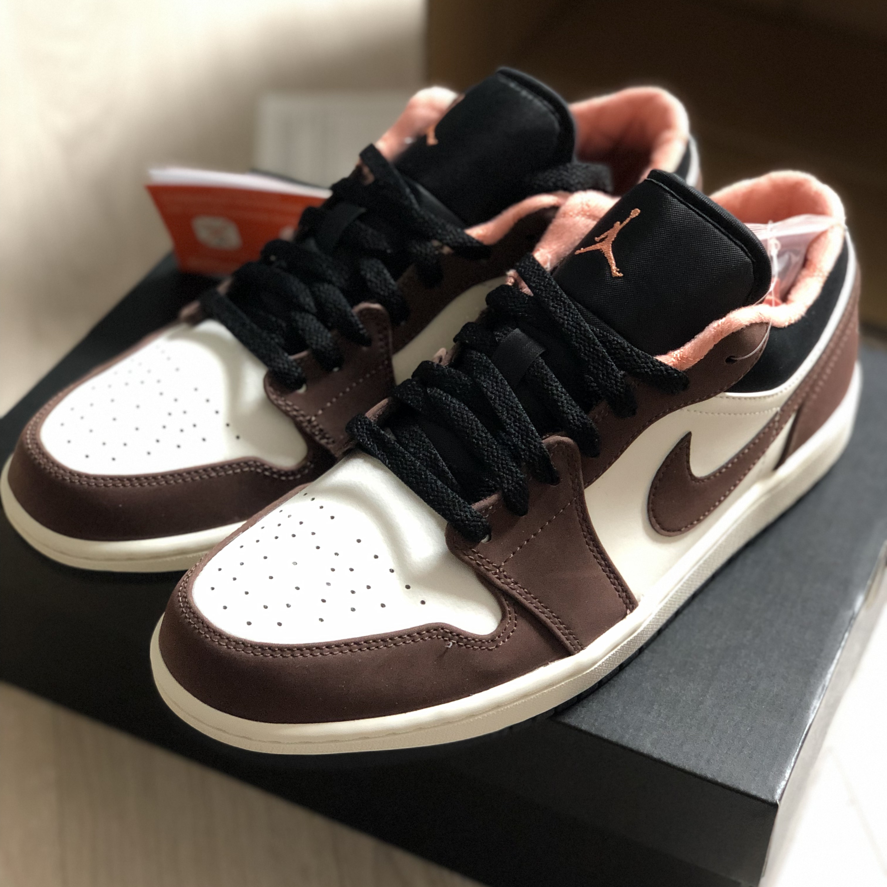 Jordan 1 Low SE Chocolate Bliss 착용 스타일