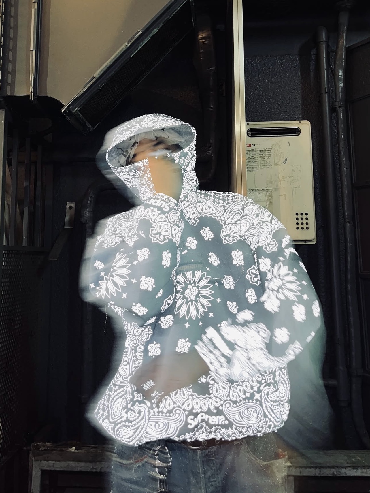 Supreme Reflective Bandana Anorak Light Blue - 26SS 착용 스타일 - 4
