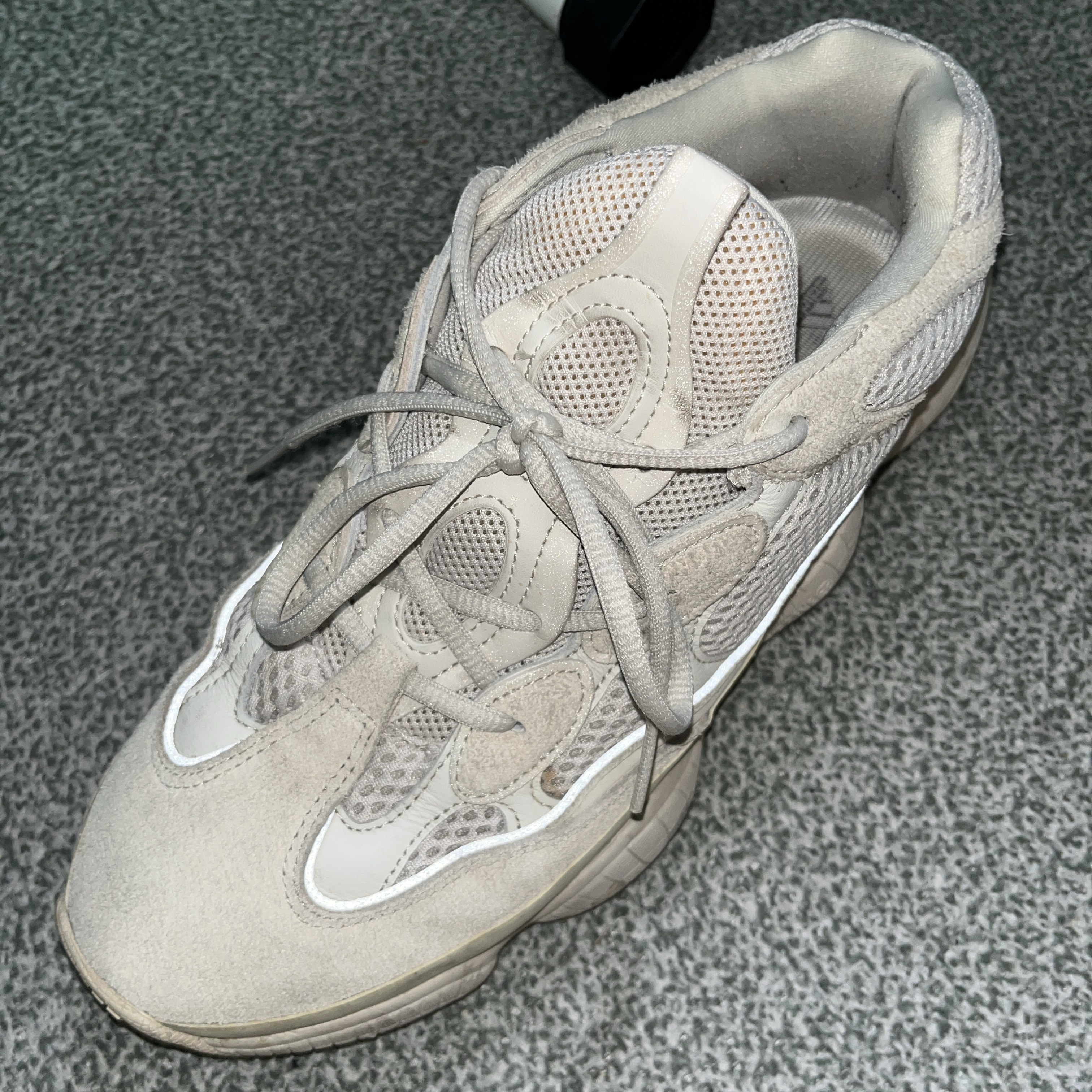 Adidas Yeezy 500 Blush 2018 착용 스타일