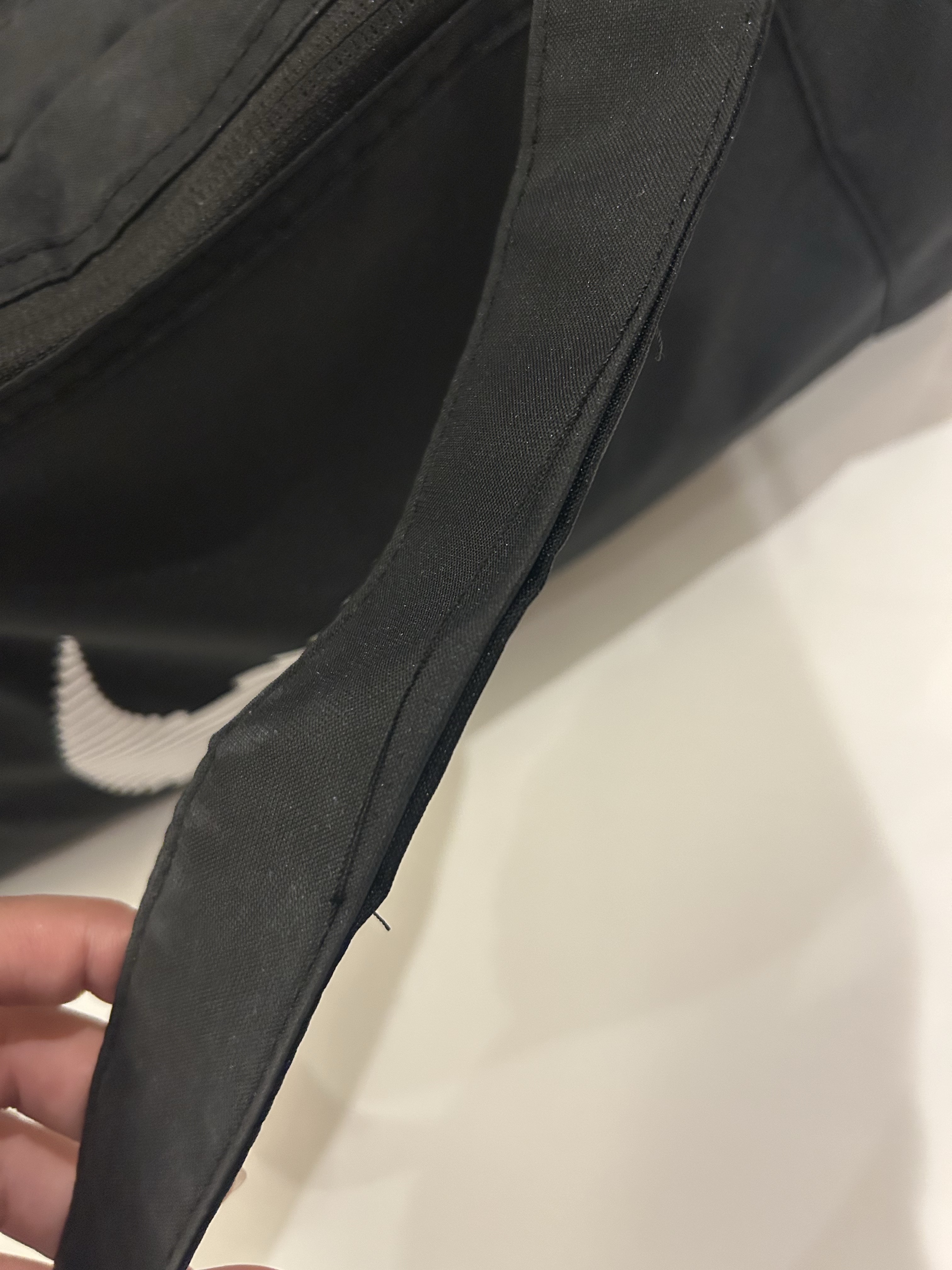 Nike Gym Club Duffle Bag 24L Black 착용 스타일 - 1