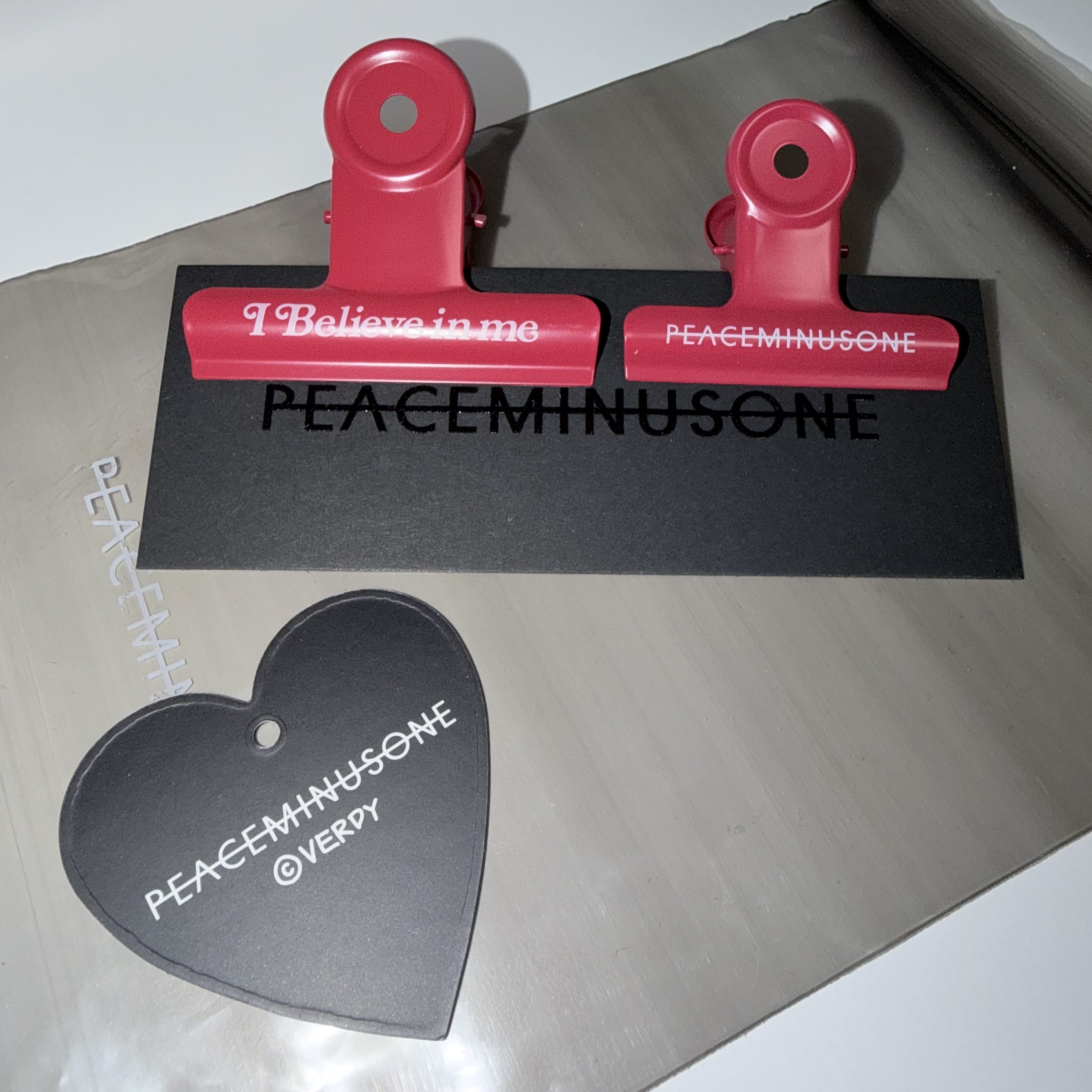 Peaceminusone x Verdy Bulldog Clip Red (Set of 2) 착용 스타일