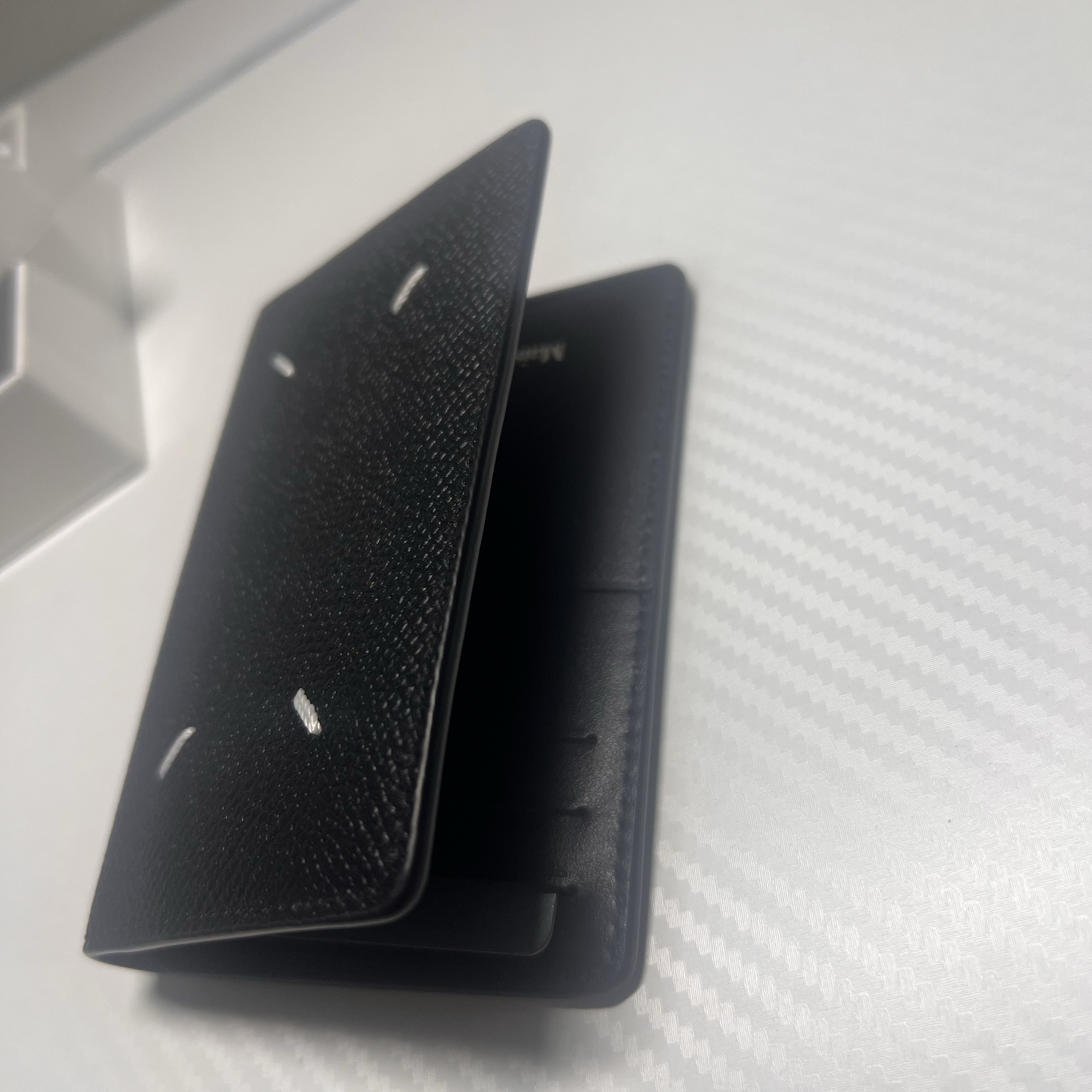 Maison Margiela Leather Bi-Fold Card Holder Black 착용 스타일