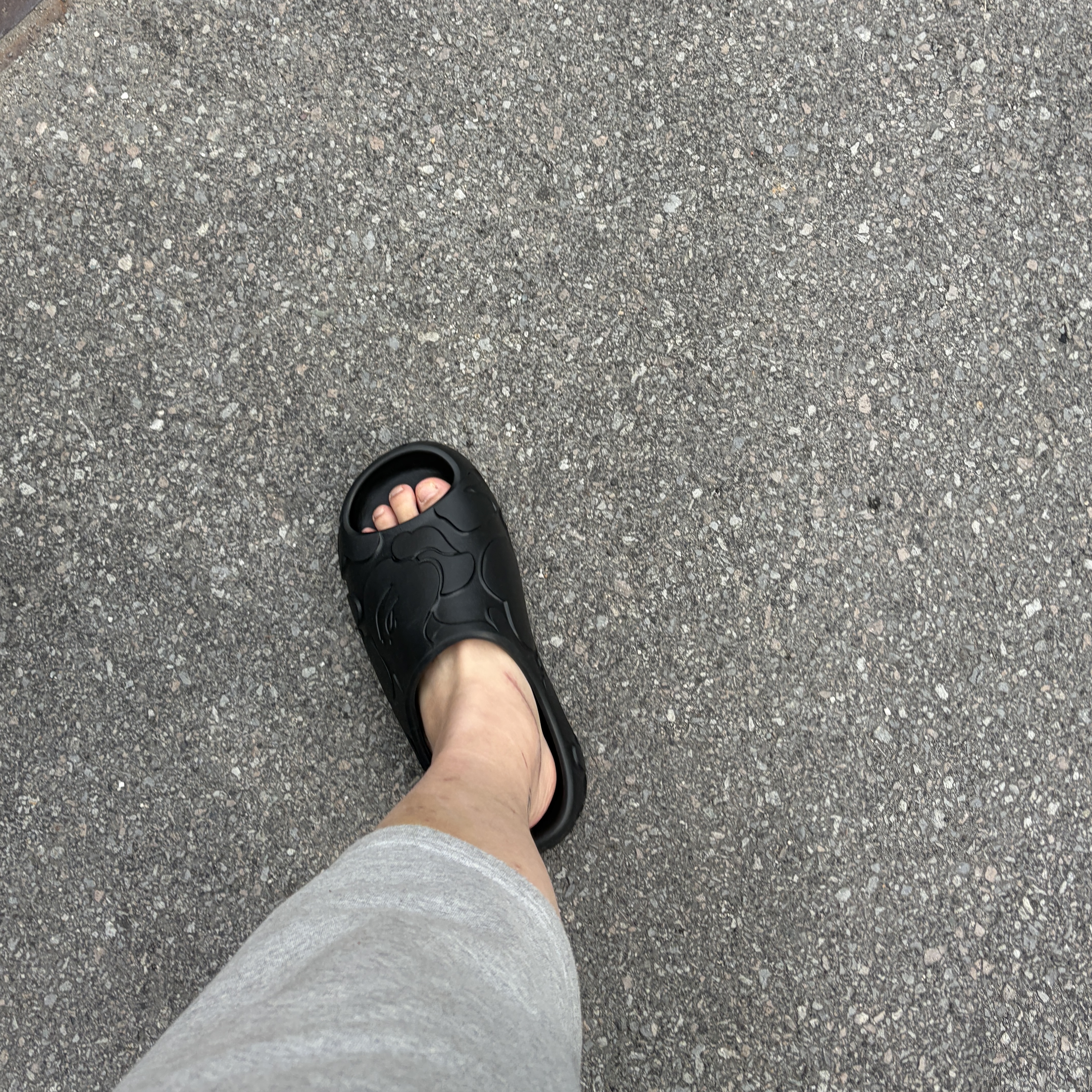 BAPE Slide #1 Black 착용 스타일 - 1