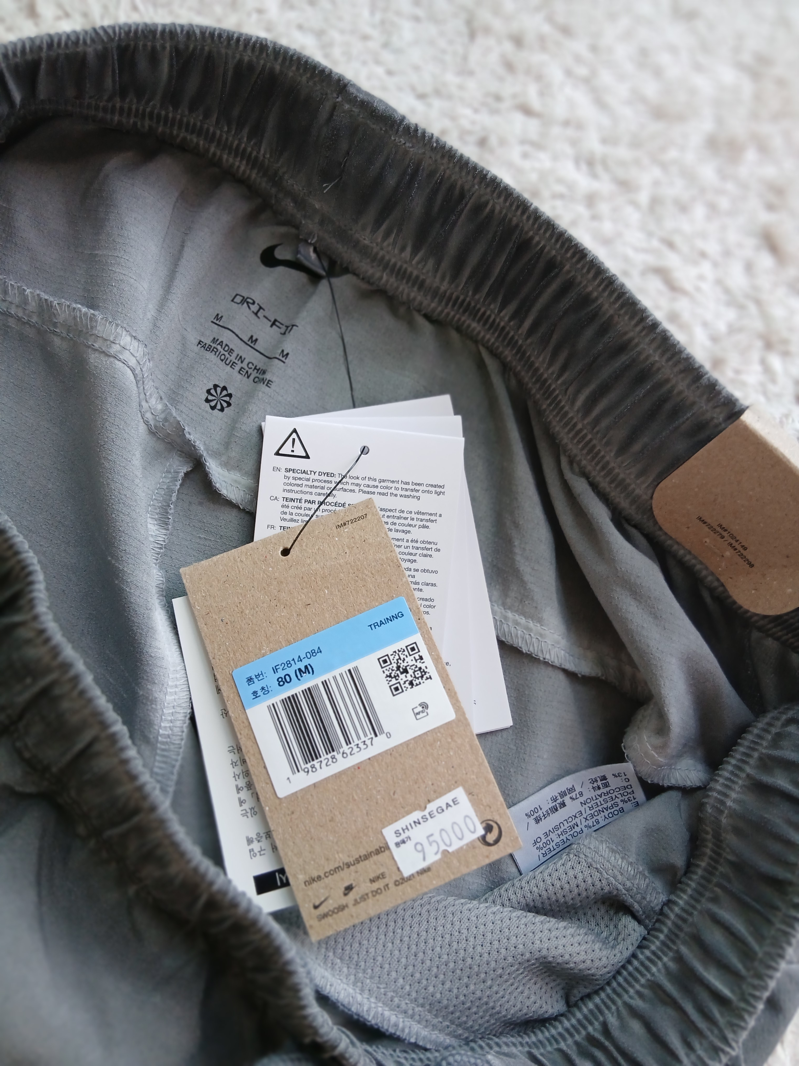Nike N.A.C. Unlimited 7 Inch Training Shorts Smoke Grey (IF2814-084) 착용 스타일 - 5