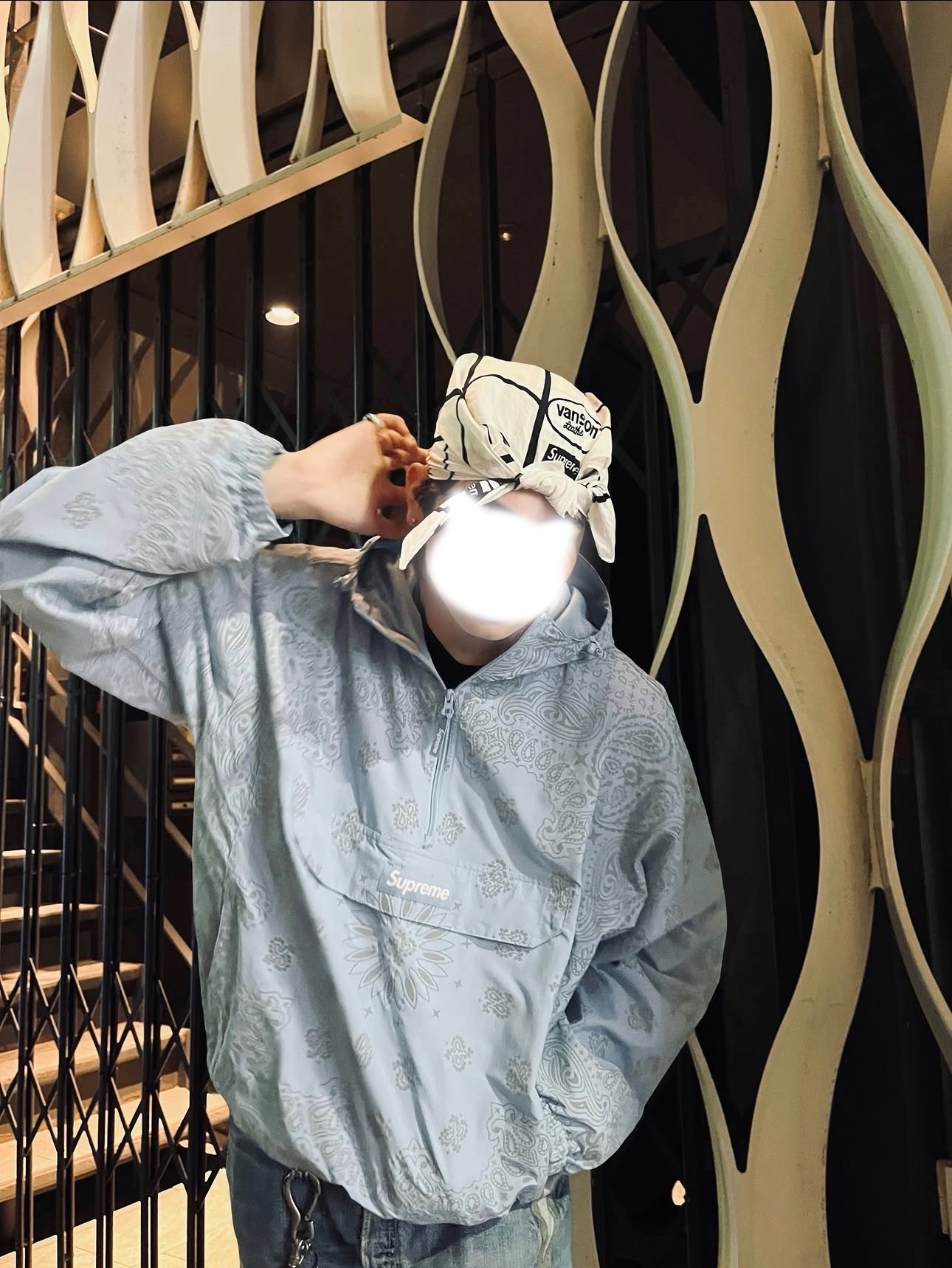 Supreme Reflective Bandana Anorak Light Blue - 26SS 착용 스타일 - 1