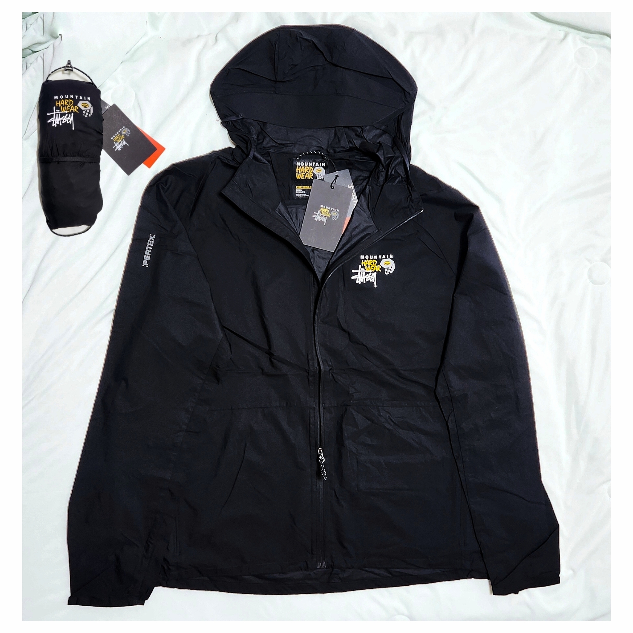 Stussy x Mountain Hardwear Kor Airshell Jacket Black 착용 스타일 - 1