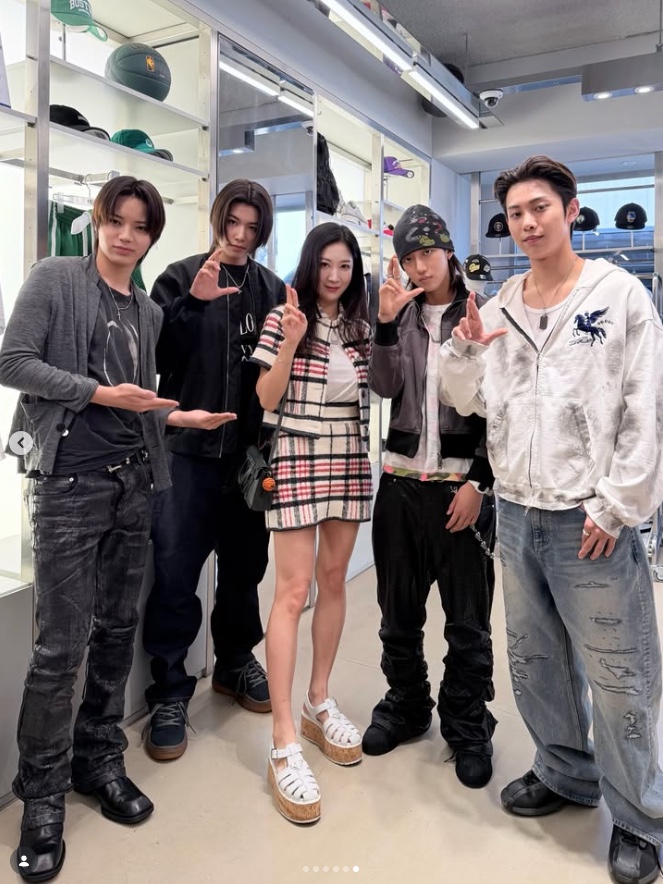 [트리플적립] PACOSPLY Dirty Falling Angel Zip Up Hoodie Dirty White 착용 스타일