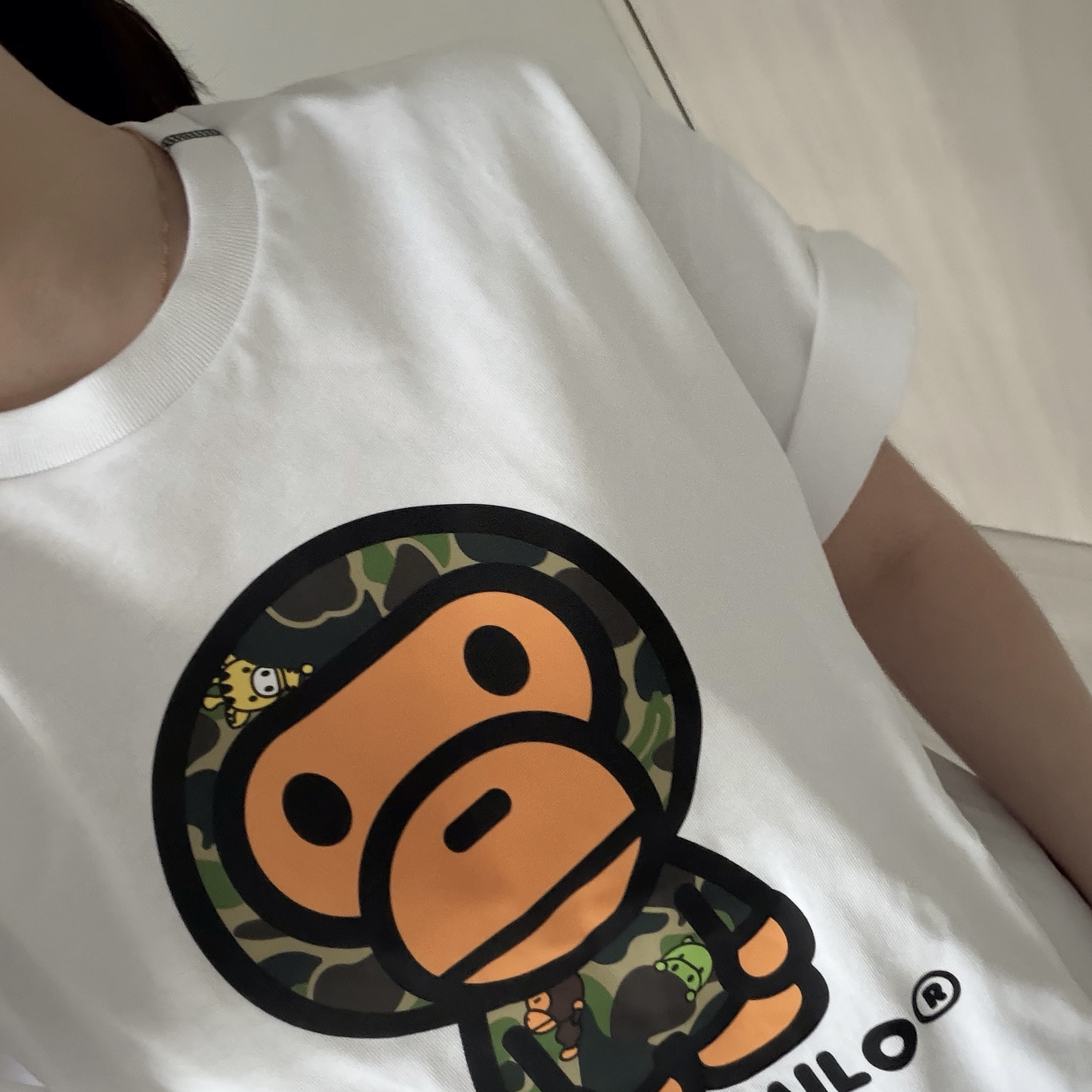 (W) BAPE Milo Regular Fit T-Shirt White 착용 스타일 - 1