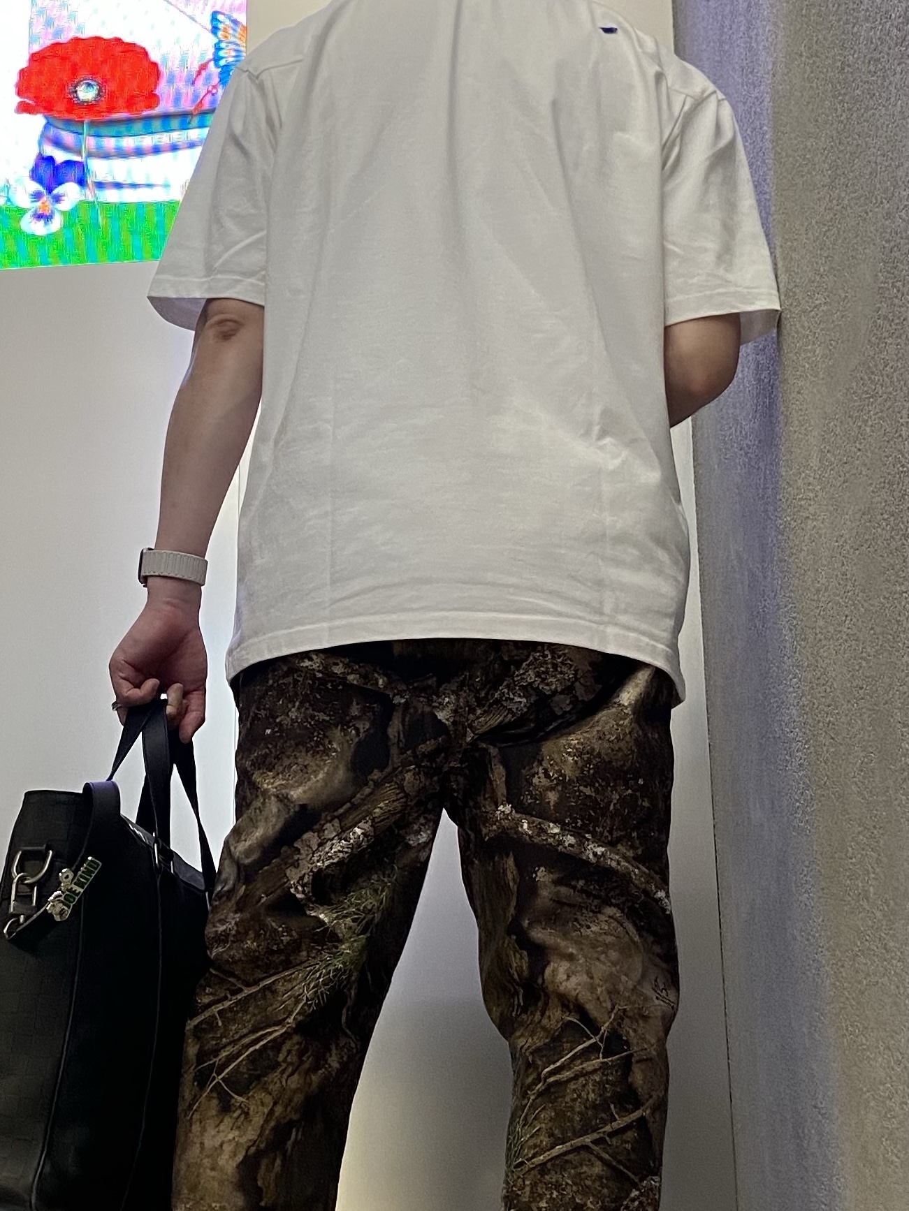 Starbucks x Peanuts Joe Kind Pin Green, Ader Error Twinny Logo T-Shirt White 착용 스타일