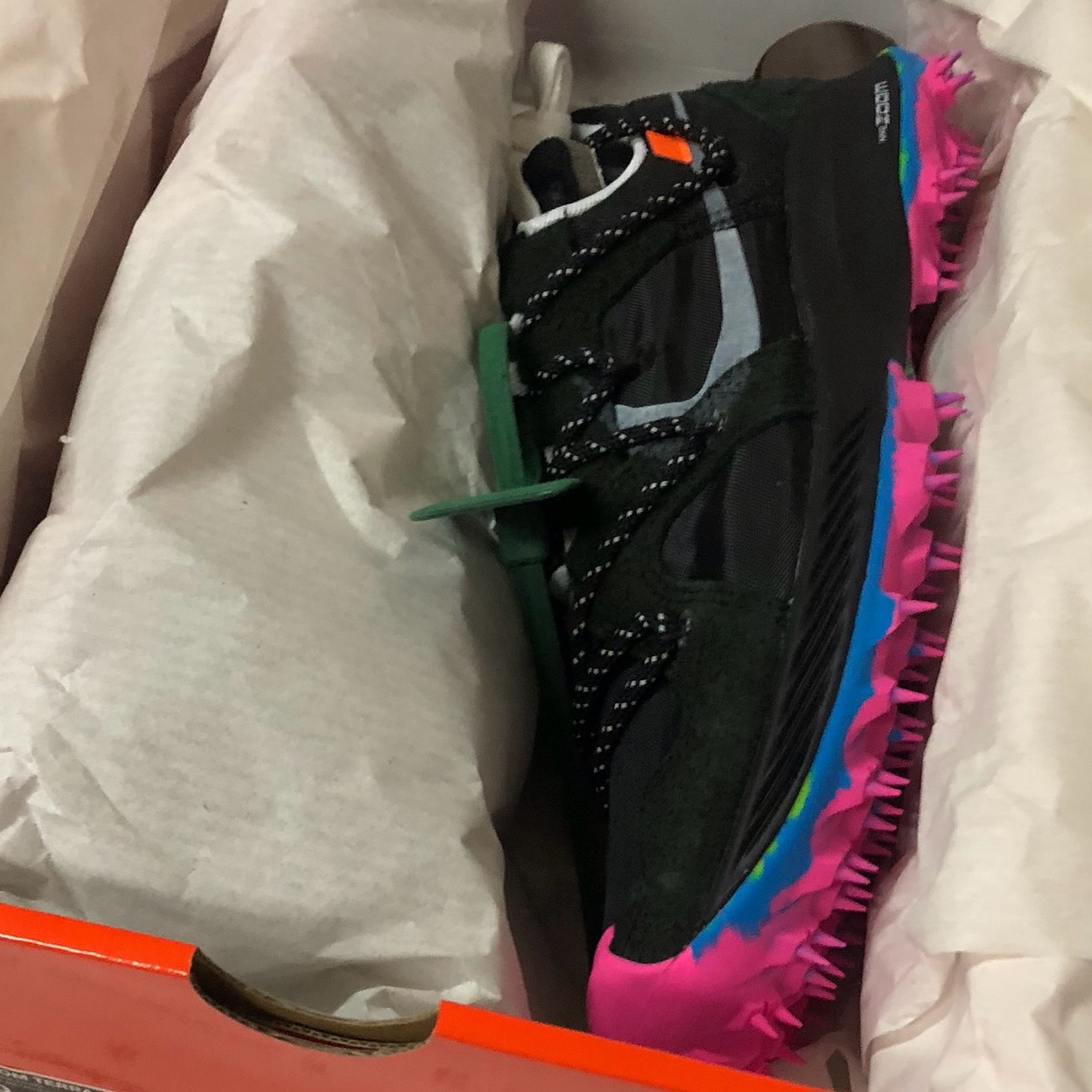 (W) Nike x Off-White Zoom Terra Kiger 5 Black 착용 스타일