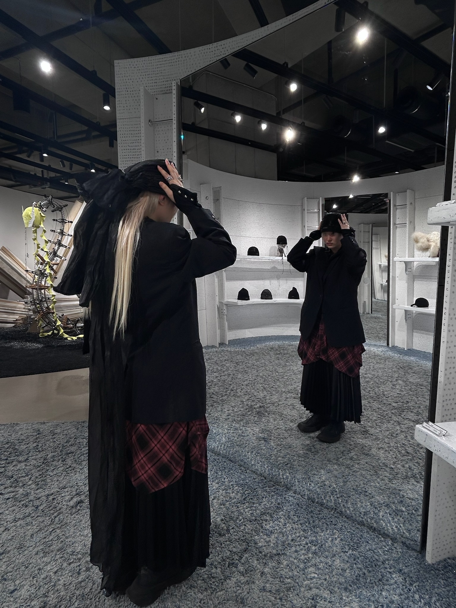Atiissu Pukit Bucket Hat Black 착용 스타일 - 2