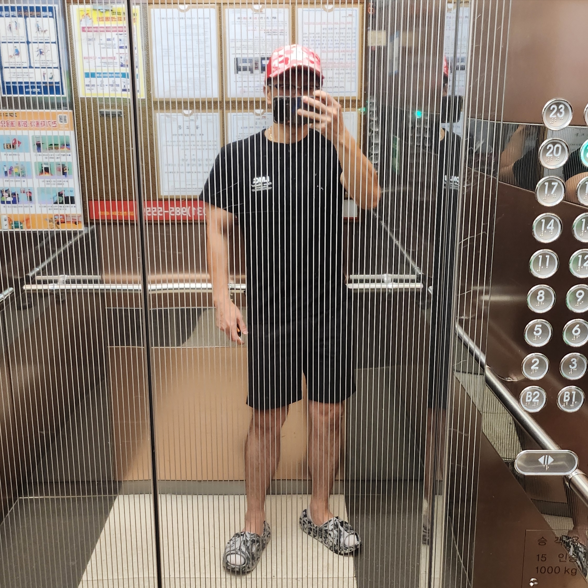 Adidas x BAPE Trucker Cap Clear Pink 착용 스타일 - 1
