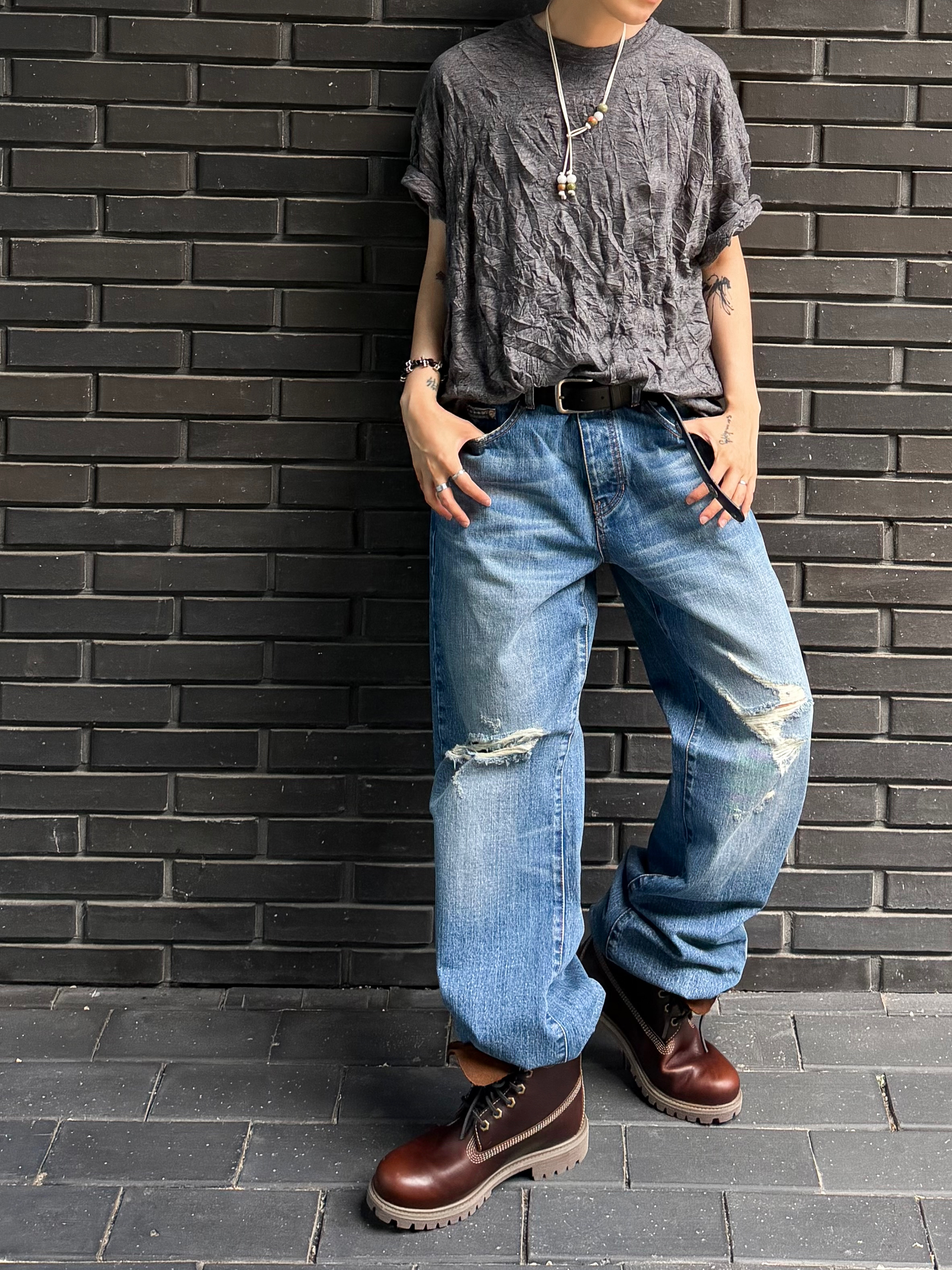 Hono Report Rope Necklace Ivory, Khak. Crinkle T-Shirt In Cotton / Polyester Charcoal 착용 스타일 - 4