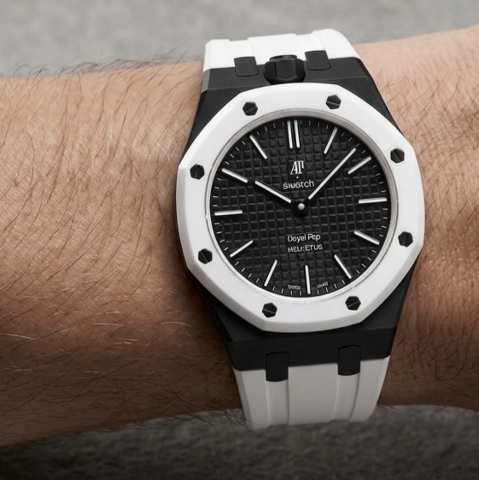 Swatch x Audemars Piguet Bioceramic Royal Pop Ocho Negro 착용 스타일