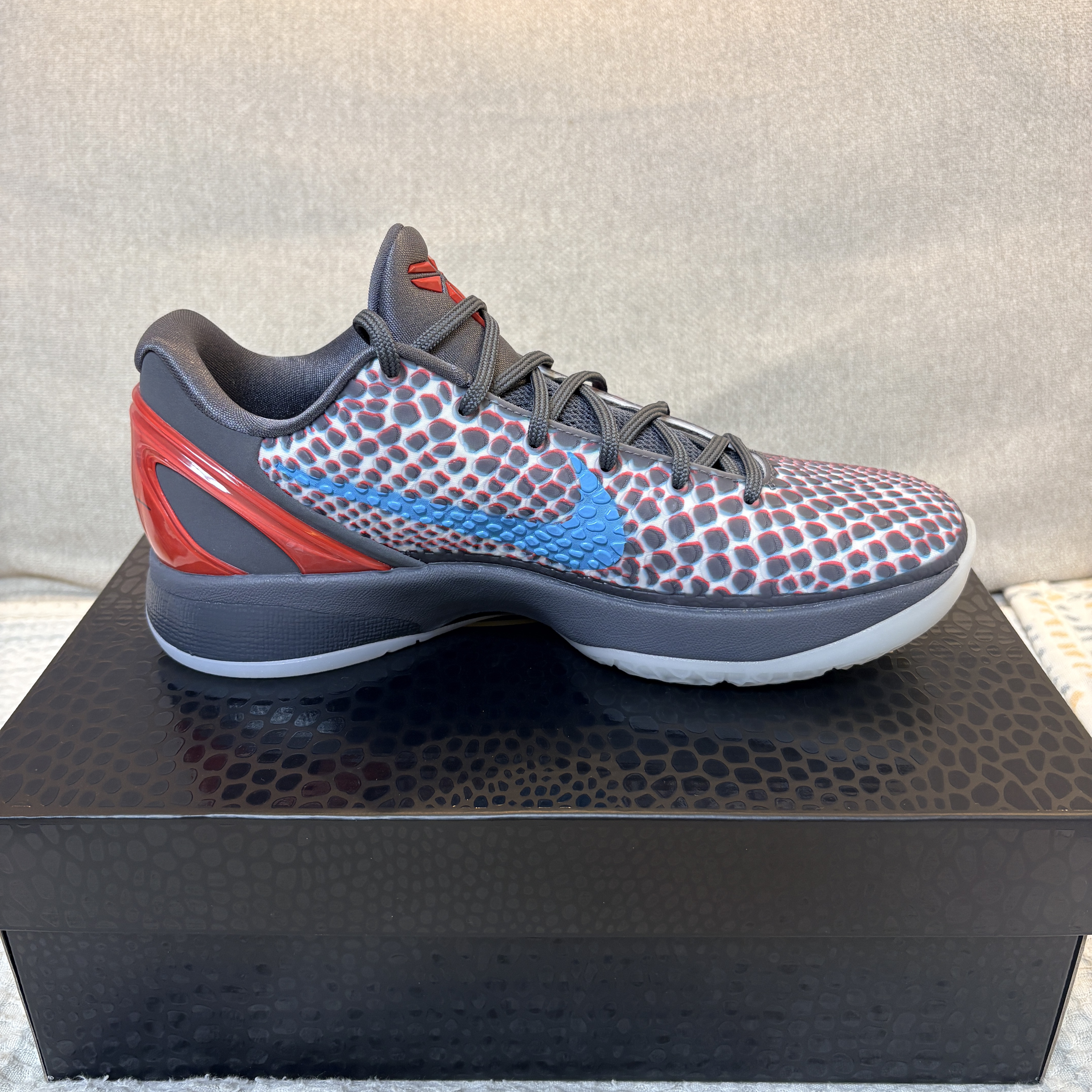 Nike Kobe 6 Protro 3D Dark Grey Chlorine Blue 착용 스타일 - 3