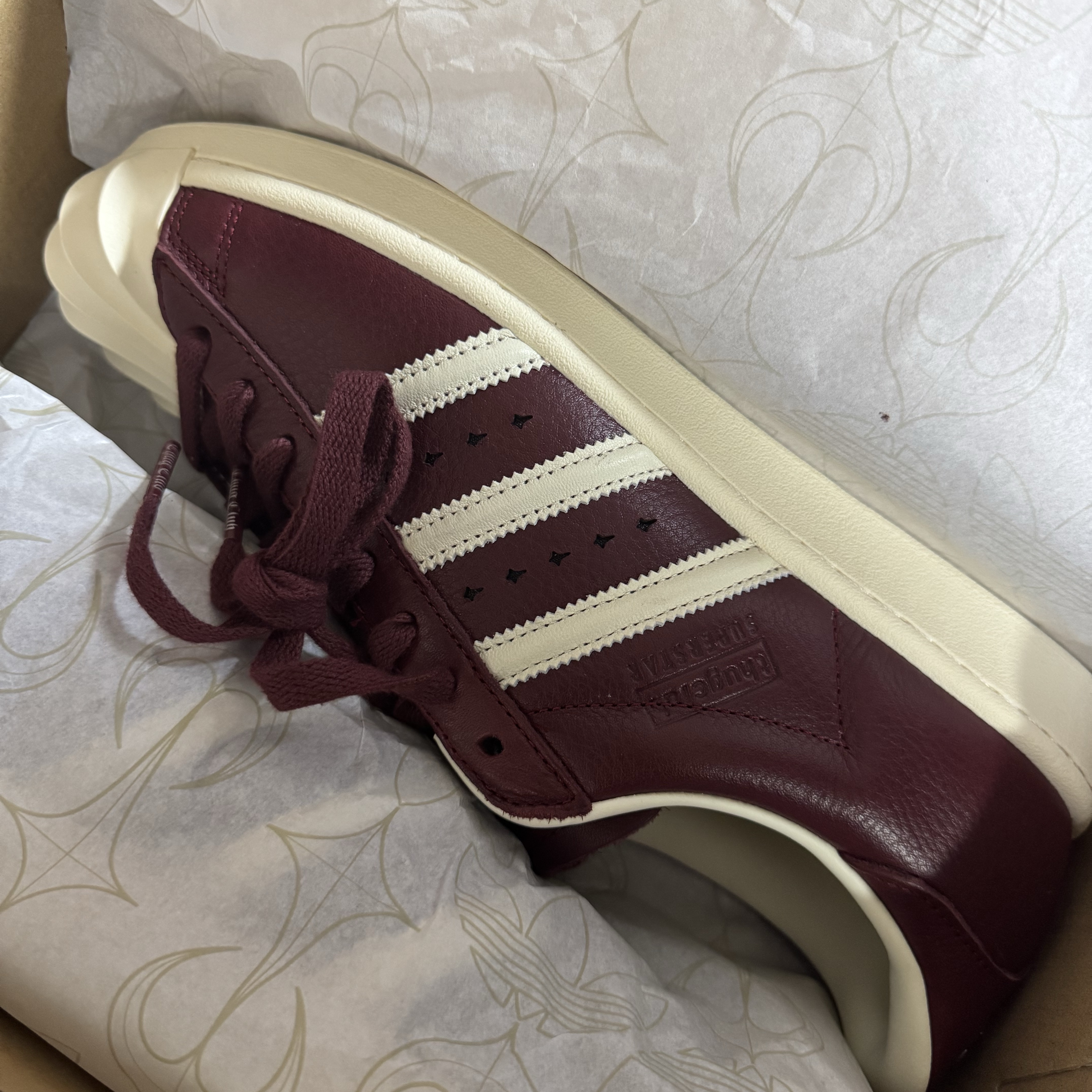 Adidas x Thug Club Superstar Vintage Collegiate Burgundy Cream White 착용 스타일