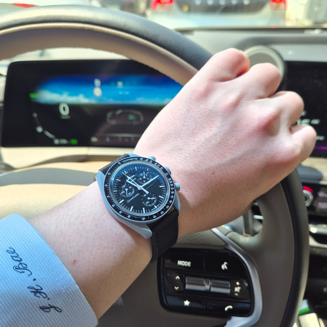 Omega Seamaster Aqua Terra 150M Co Axial Master Chronometer Steel Blue 착용 스타일 - 2