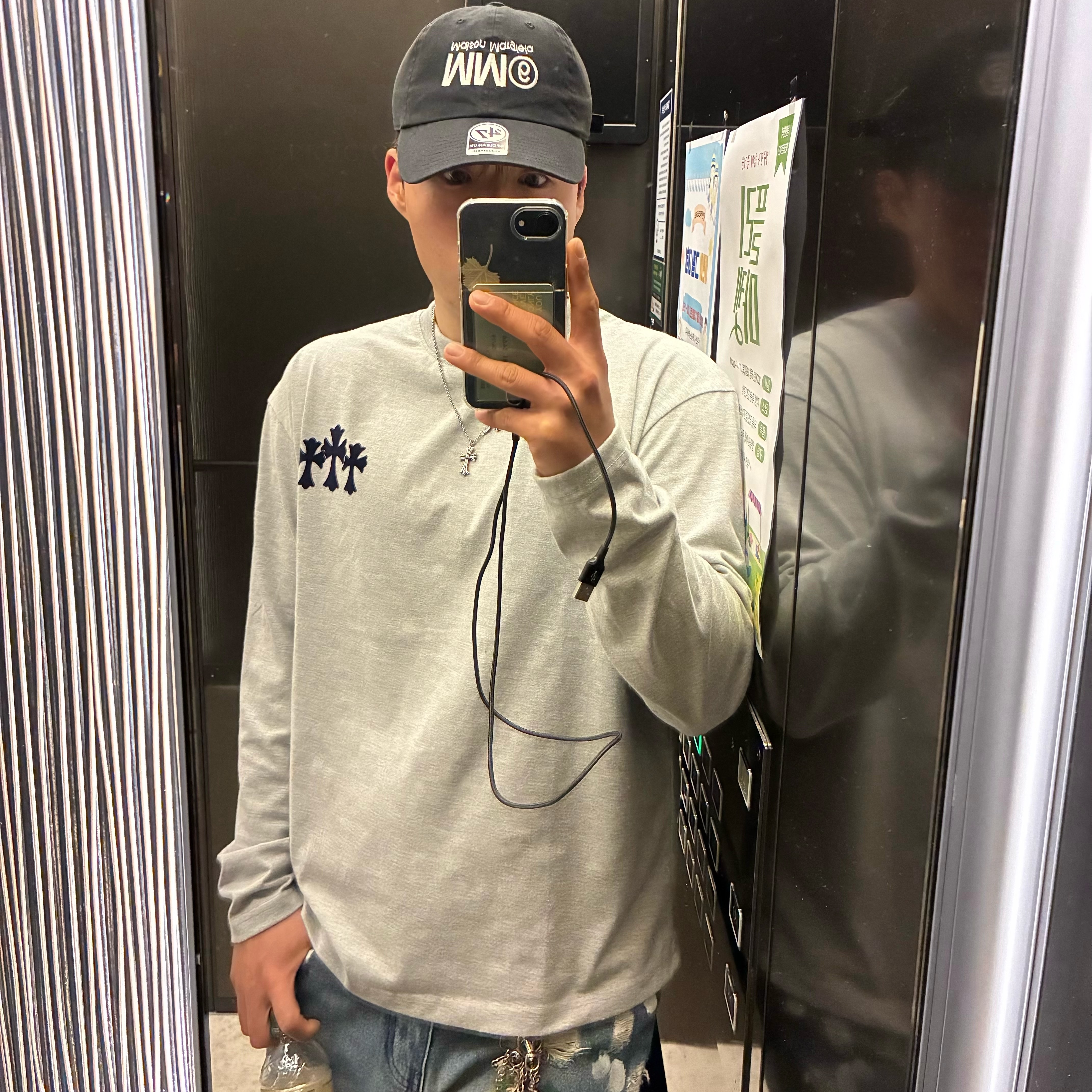Human Made Skate Duffle Bag Black, Chrome Hearts Triple Cross Hollywood Long Sleeve Grey 착용 스타일 - 9