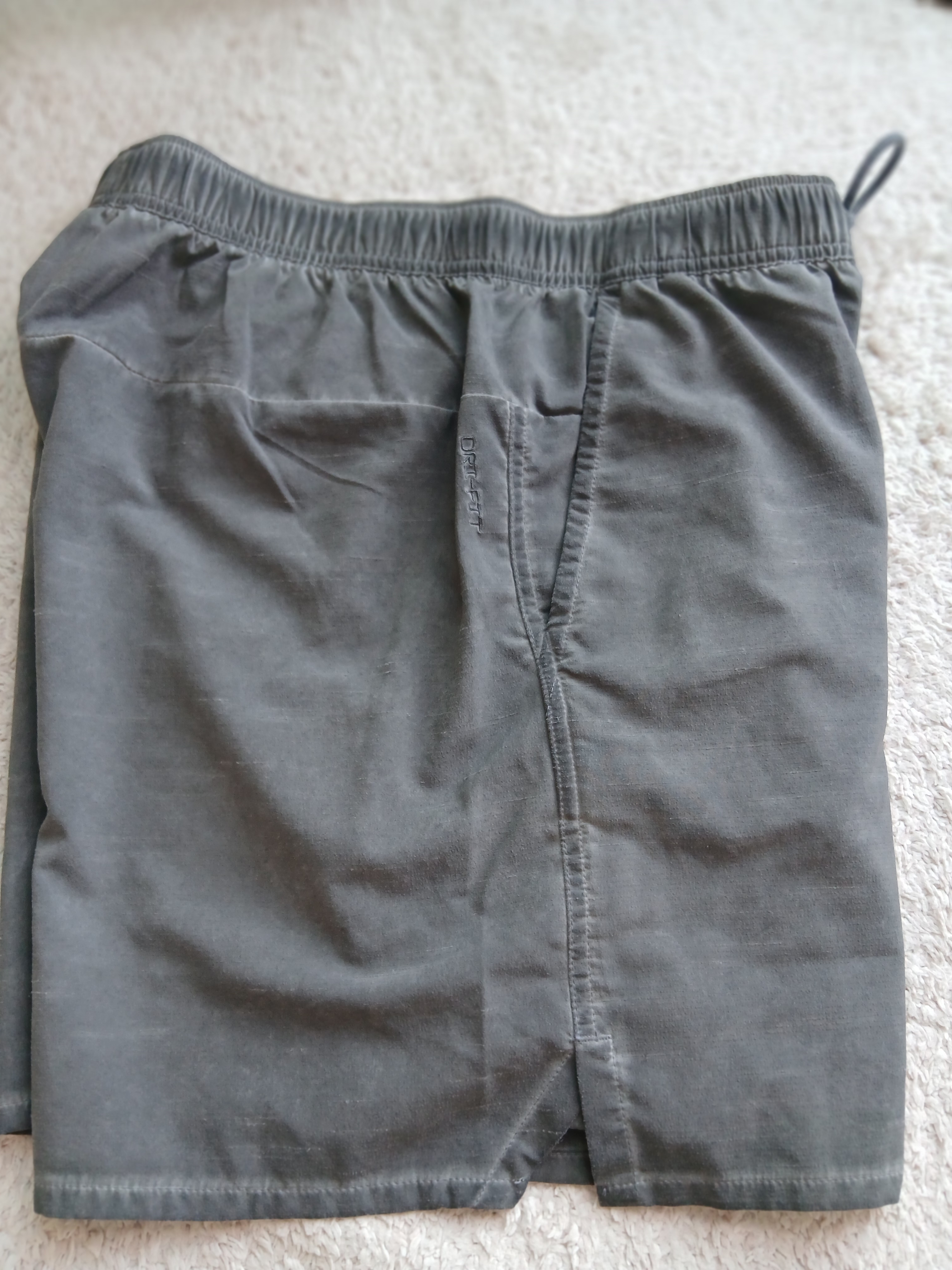 Nike N.A.C. Unlimited 7 Inch Training Shorts Smoke Grey (IF2814-084) 착용 스타일 - 2