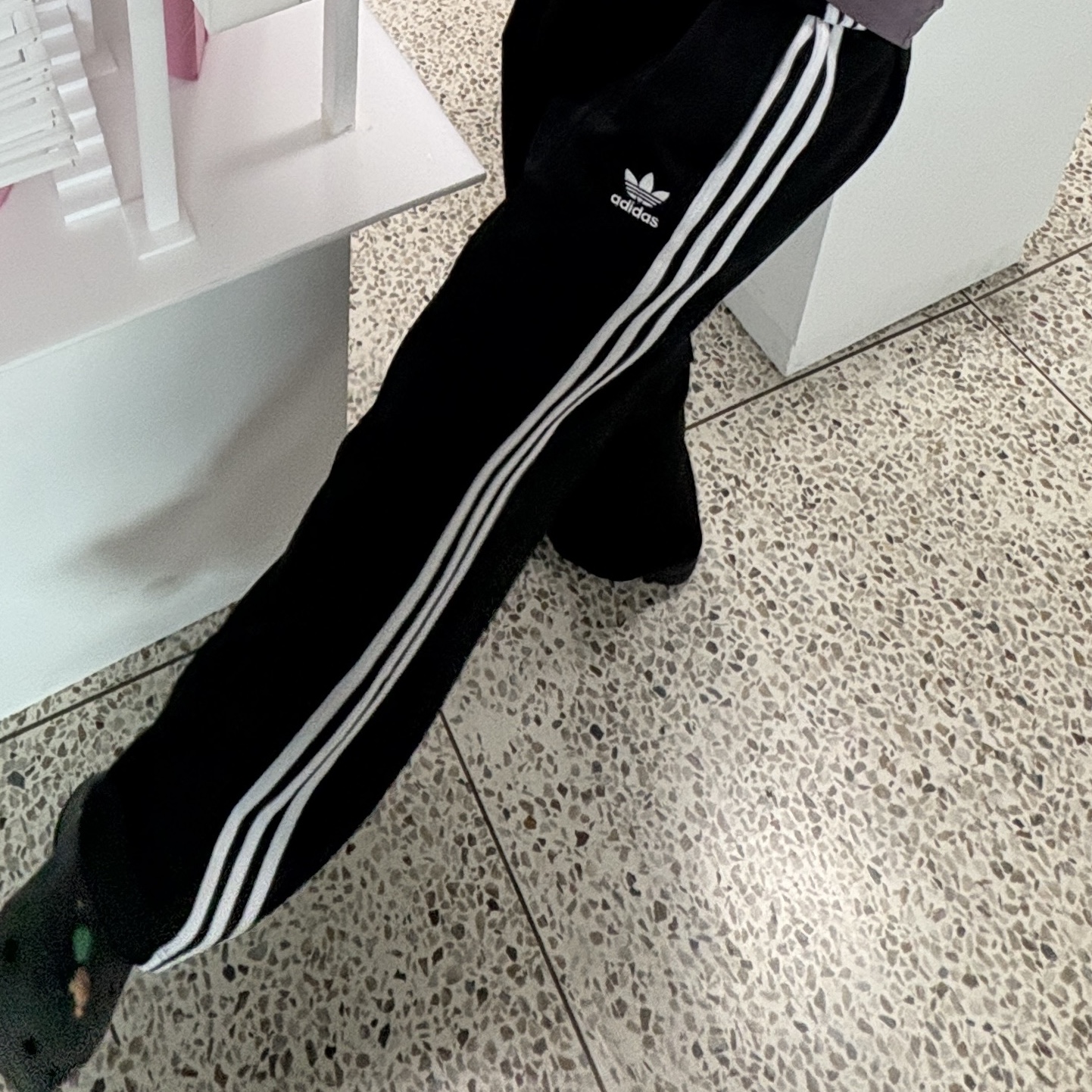Adidas Adicolor Baggy Fit Firebird Track Pants Black - KR Sizing, (W) Crocs Classic Platform Clog Black 착용 스타일 - 2