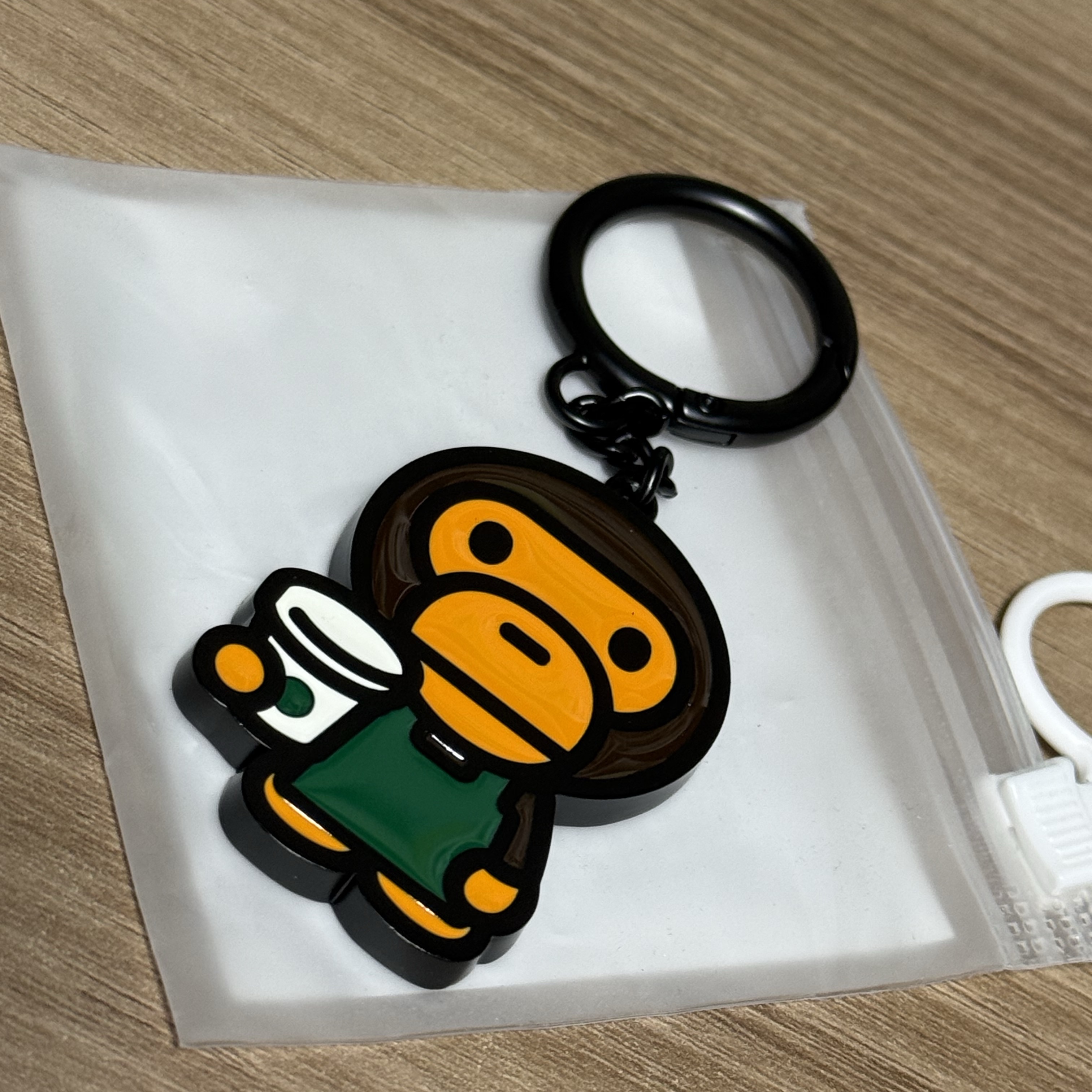Starbucks x BAPE Baby Milo Keychain 착용 스타일 - 1