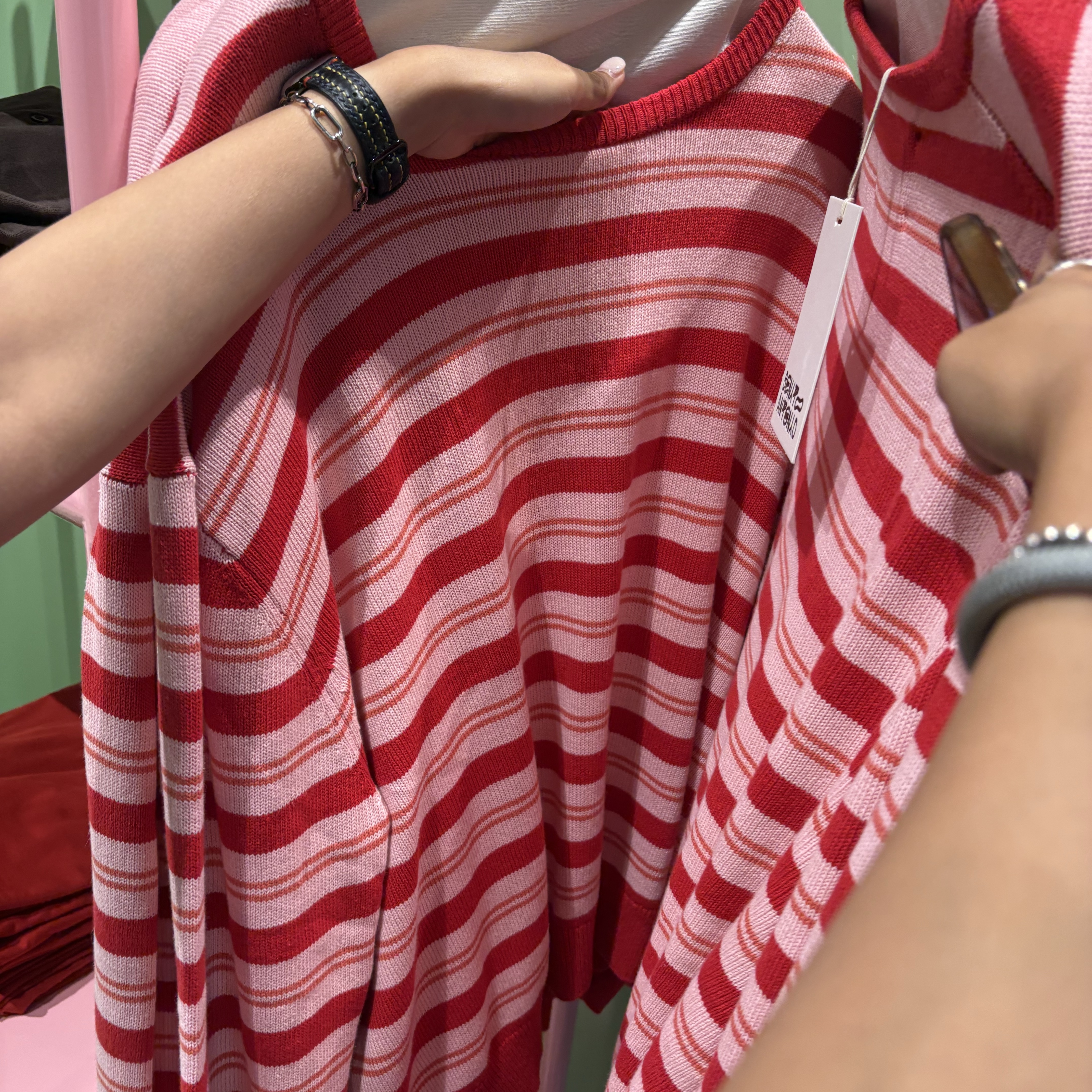 Zara x Bad Bunny Cotton-Linen Striped Sweater Red 착용 스타일