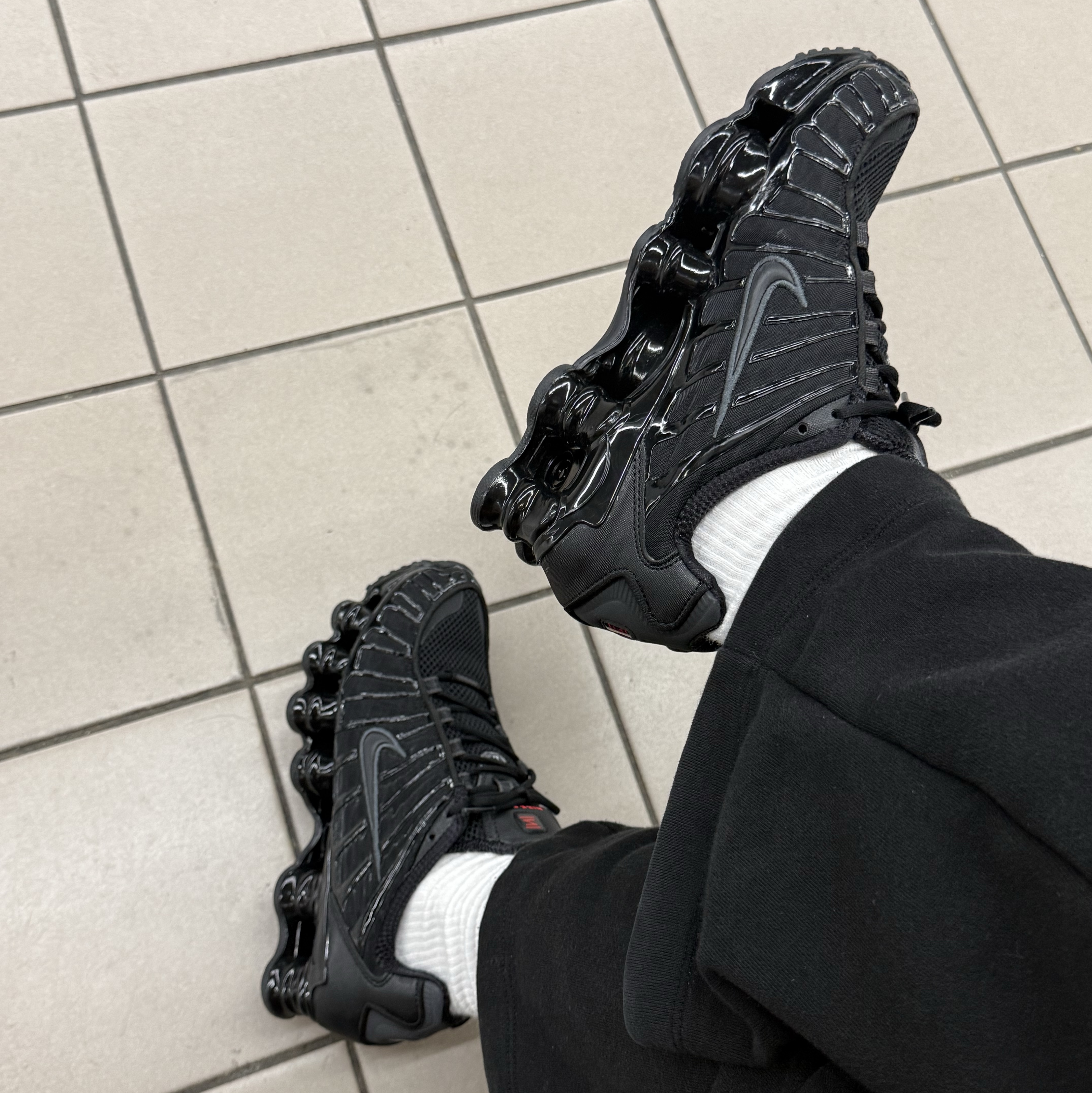 (W) Nike Shox TL Black and Max Orange 착용 스타일