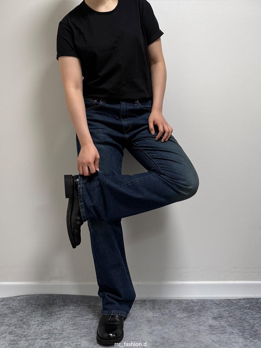 Levi's 517 Bootcut Jeans Got A Feeling Dark Wash Stretch, Kinchi Maryam Grainy - 647 (a) Black 착용 스타일 - 1