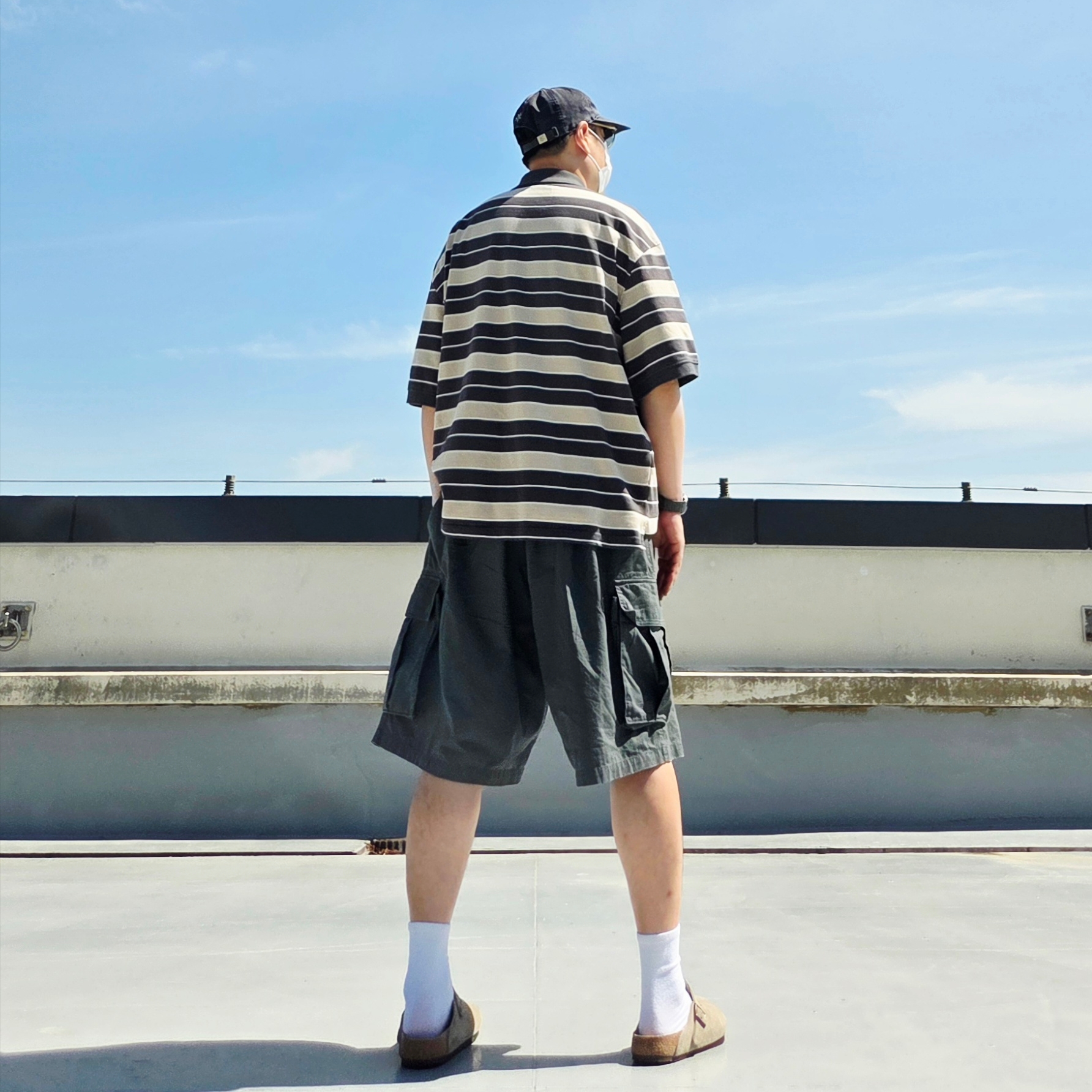 [SS26] moif Baggy Field Shorts Ripe Olive, Sunday Ceremony Sy Logo 5 Panel Cotton Cap - Navy 착용 스타일 - 4