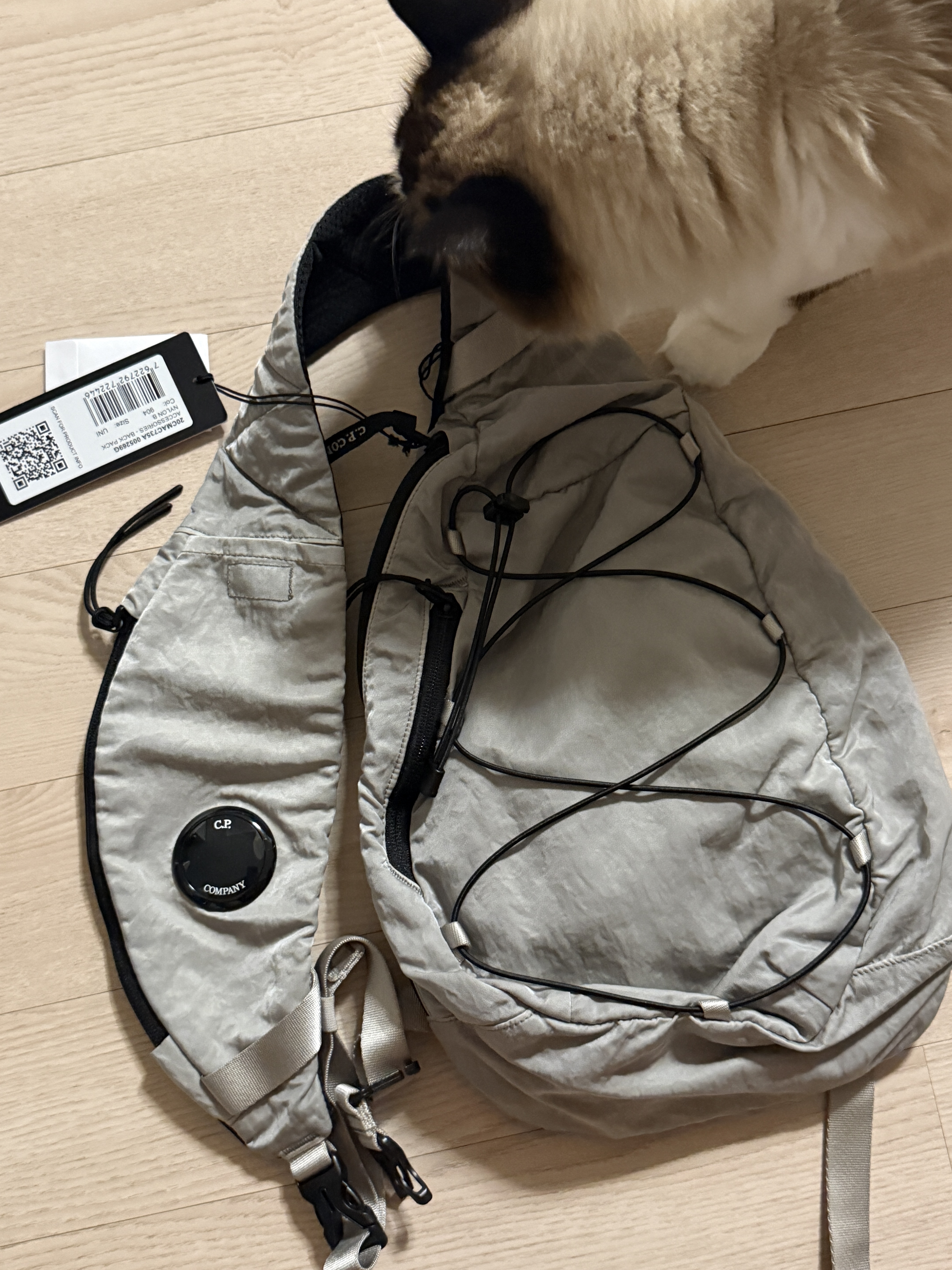 C.P. Company Crossbody Bag Dove Grey - 26SS 착용 스타일 - 2