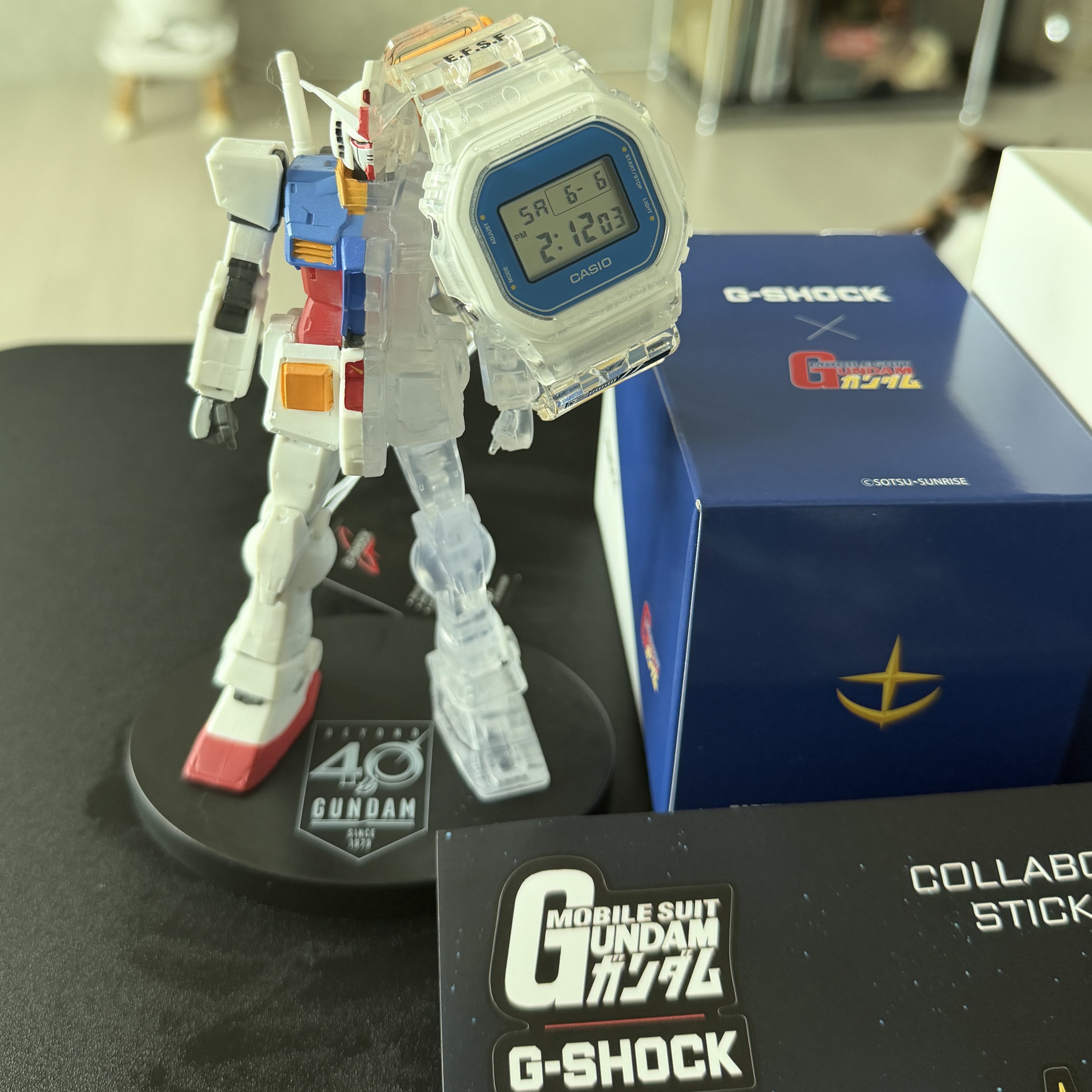 Casio G-Shock x Gundam DW-5600GM26-7DR 착용 스타일