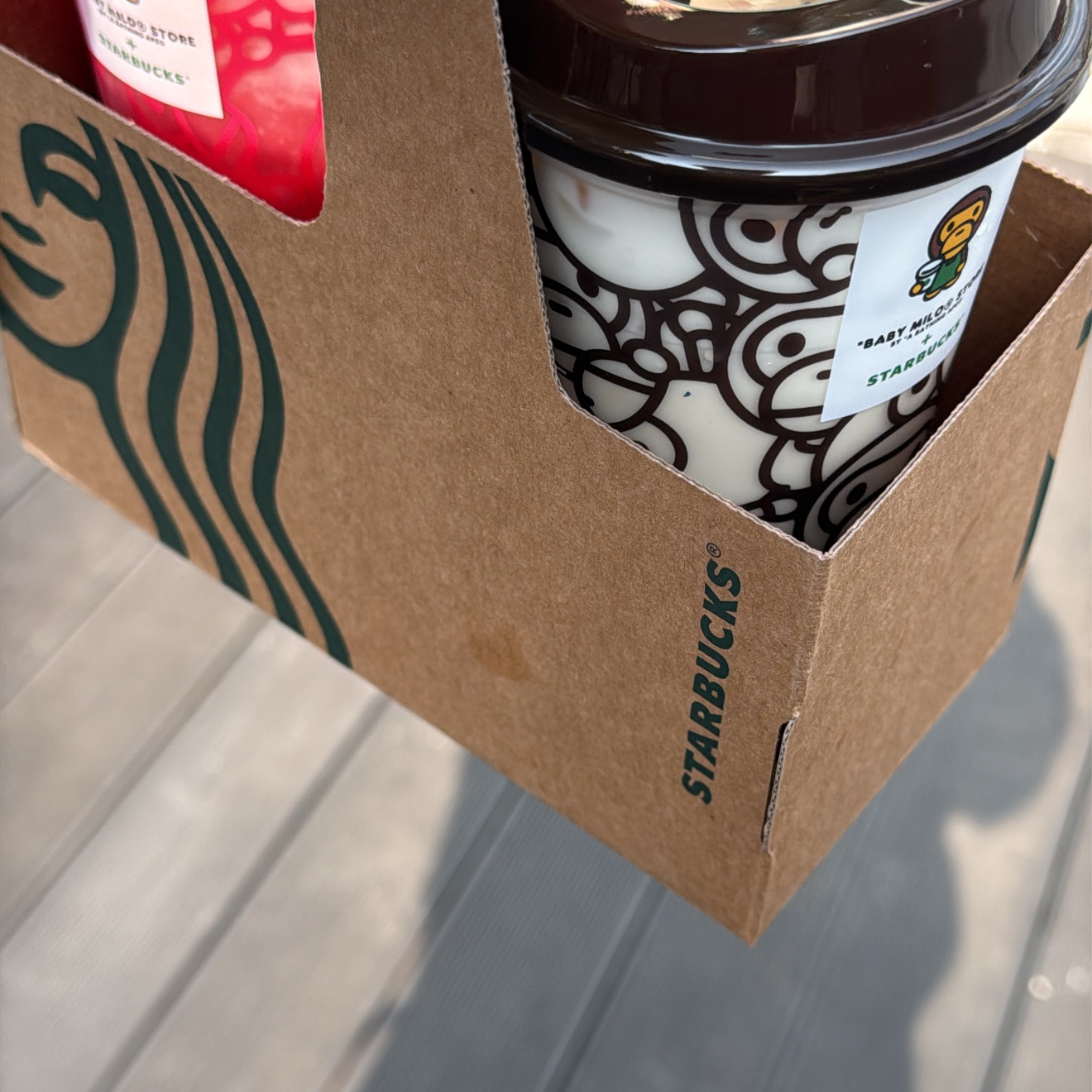 Starbucks x BAPE Baby Milo Keychain 착용 스타일 - 2