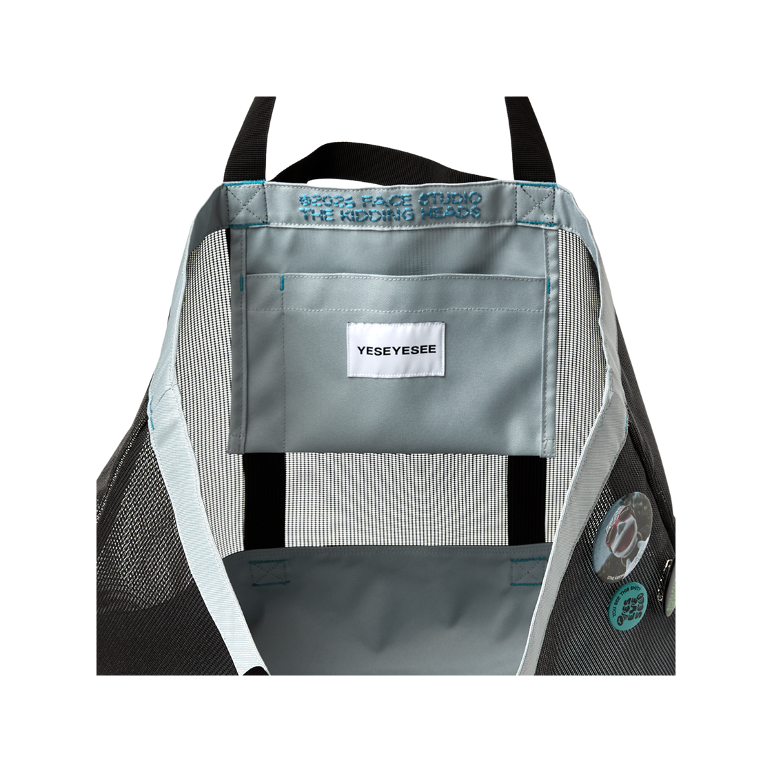 예스아이씨 페이스 오카 뱃지 메쉬 토트백 쿨 그레이(YESEYESEE FACE OKA Badge Mesh Tote Cool Grey) - 2