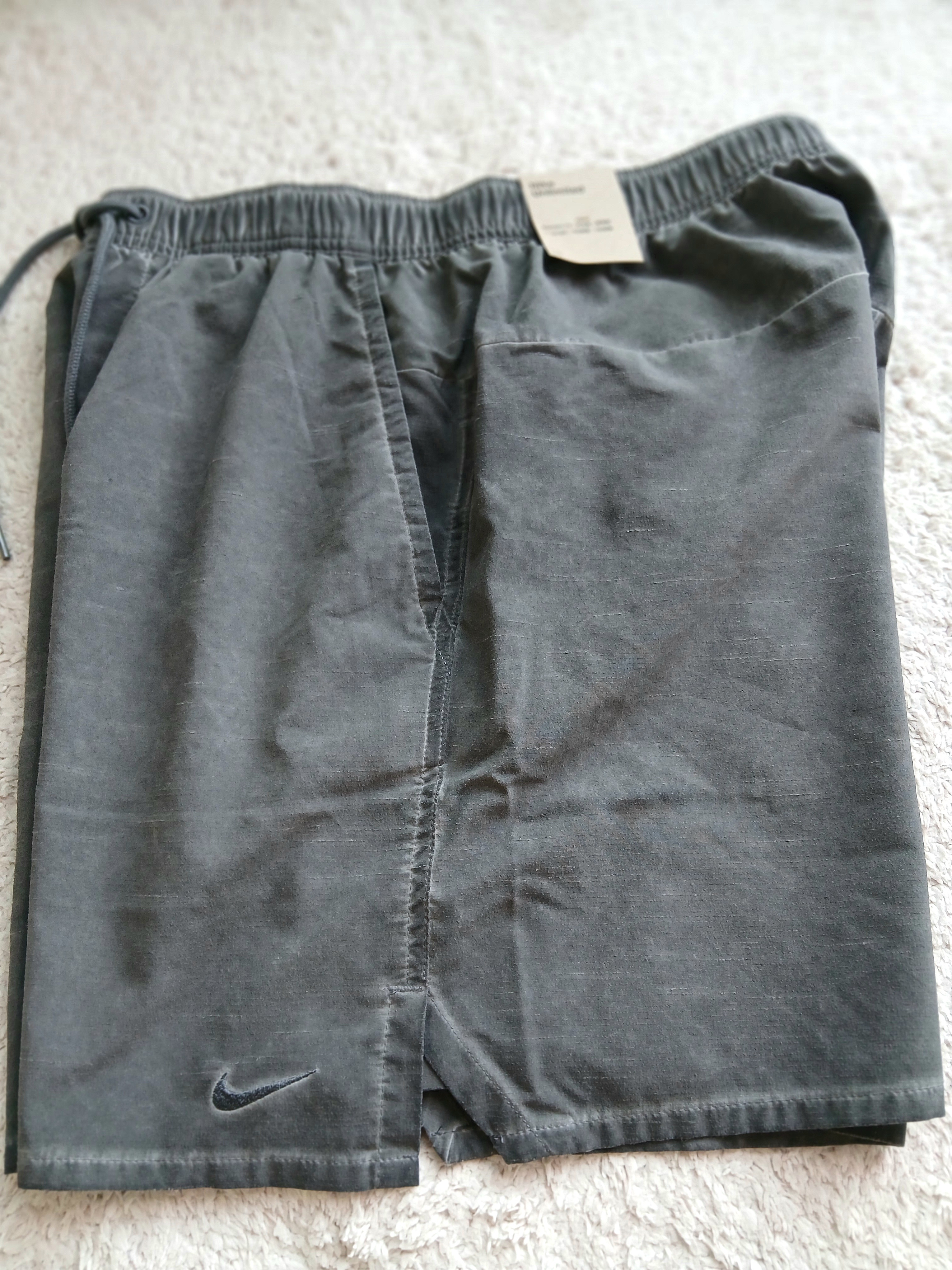Nike N.A.C. Unlimited 7 Inch Training Shorts Smoke Grey (IF2814-084) 착용 스타일 - 1