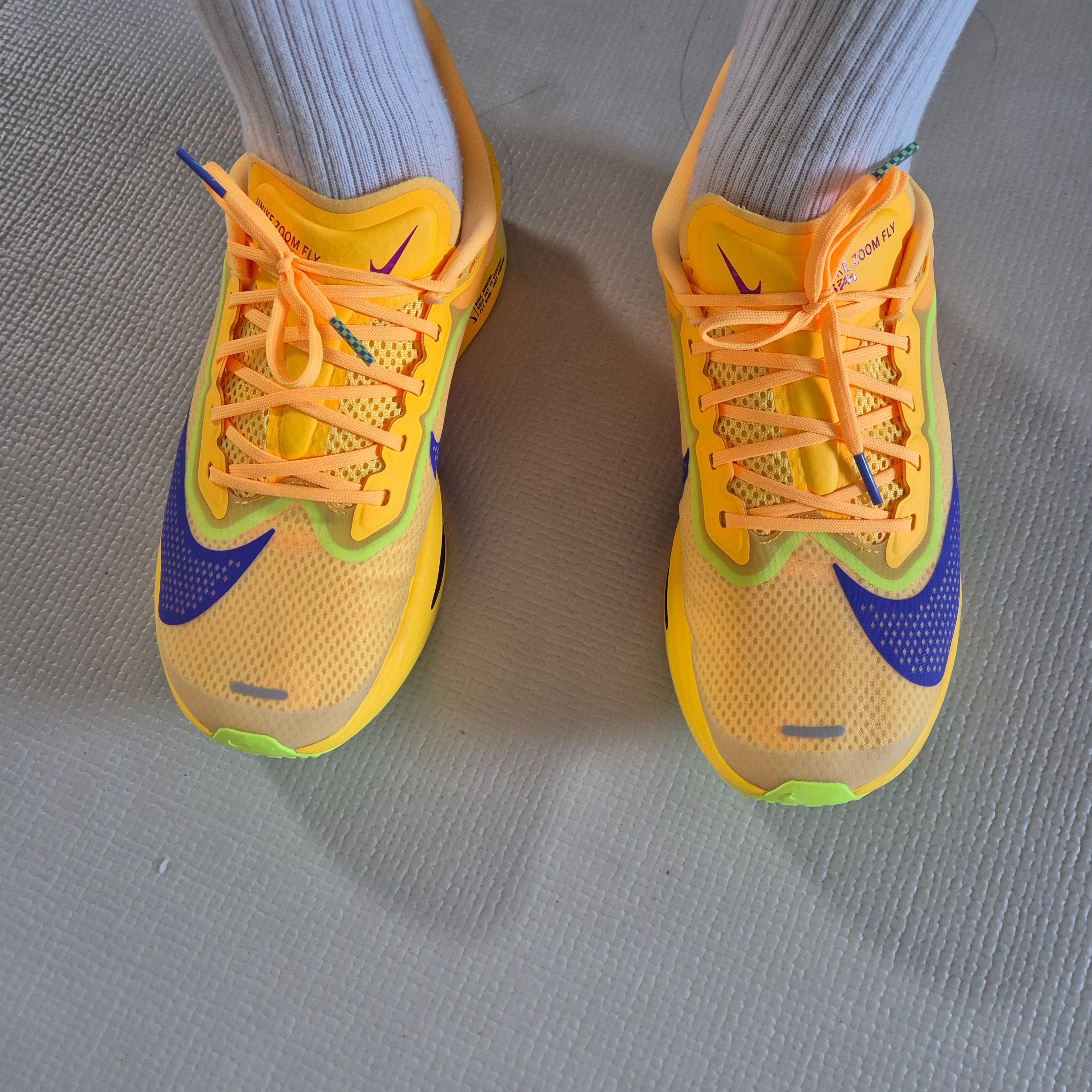 Nike Zoom Fly 6 Citron Pulse Indigo Burst 착용 스타일 - 2