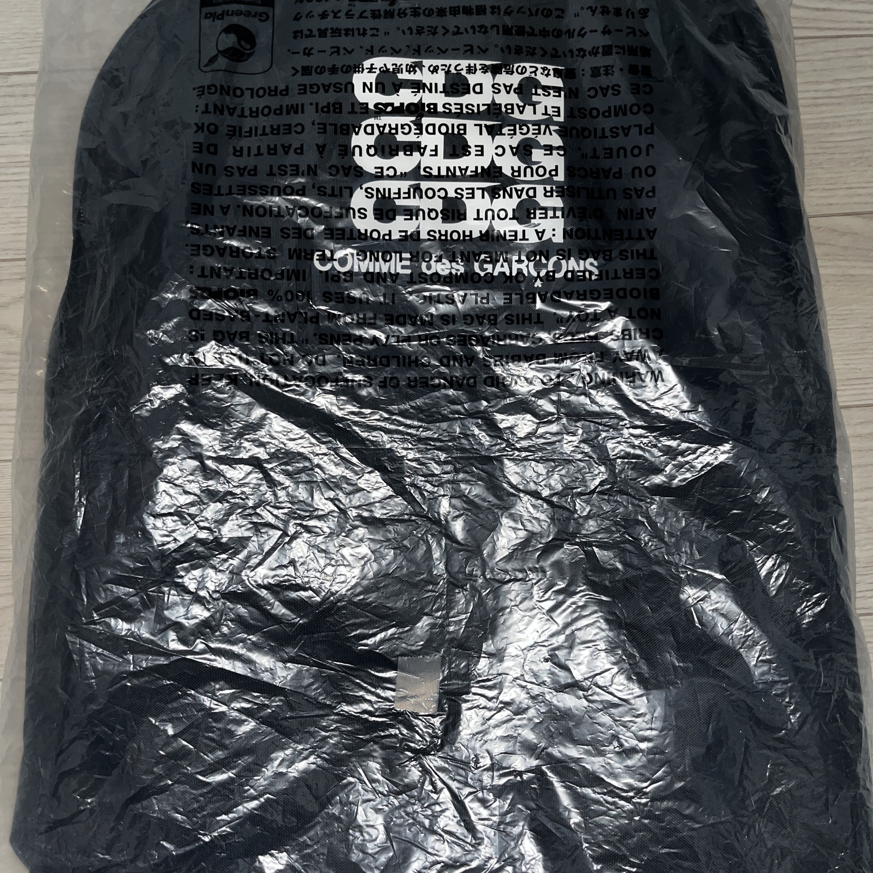CDG Backpack Black 착용 스타일