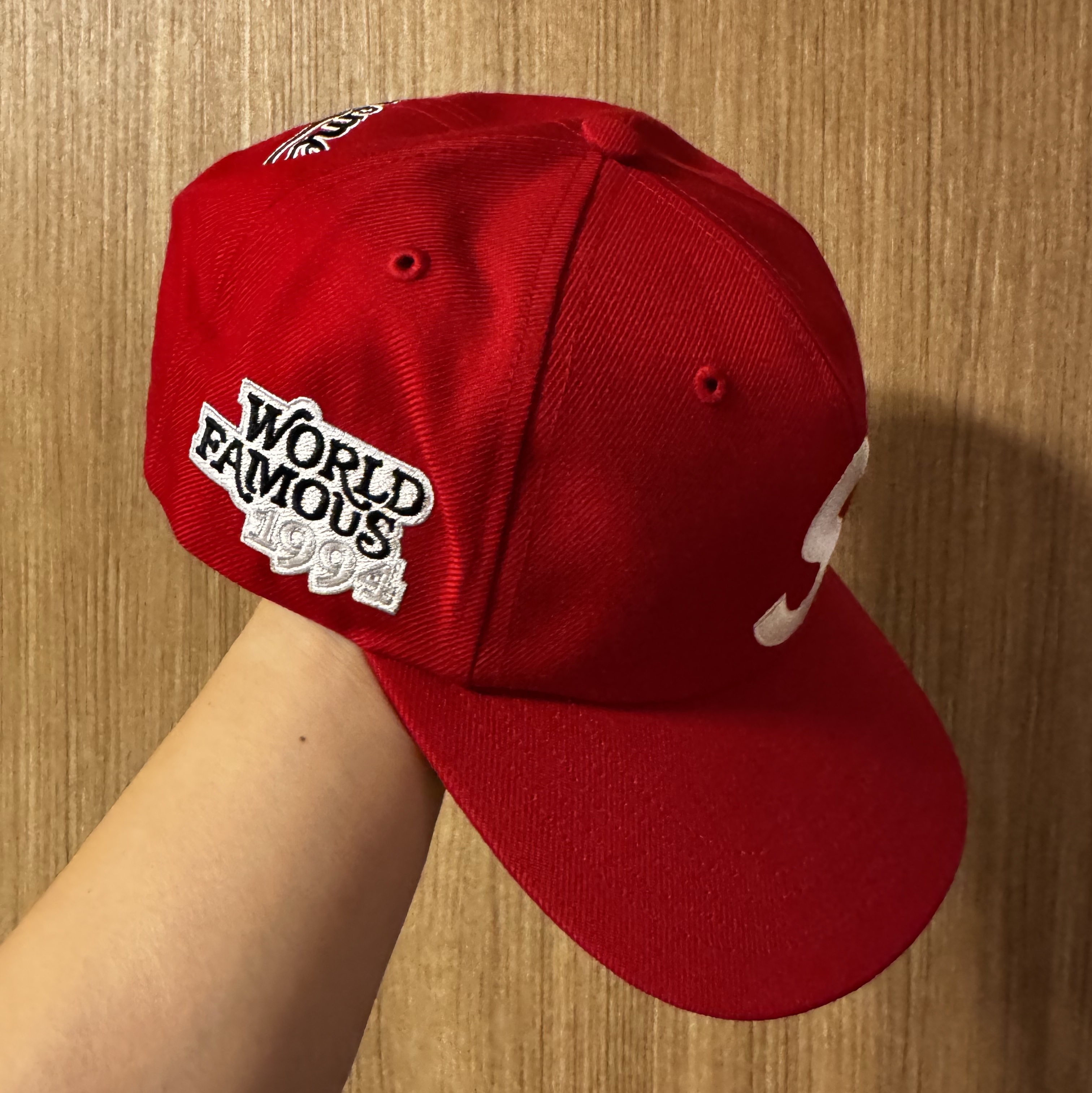 Supreme World Famous S Logo 6-Panel Red - 26SS 착용 스타일