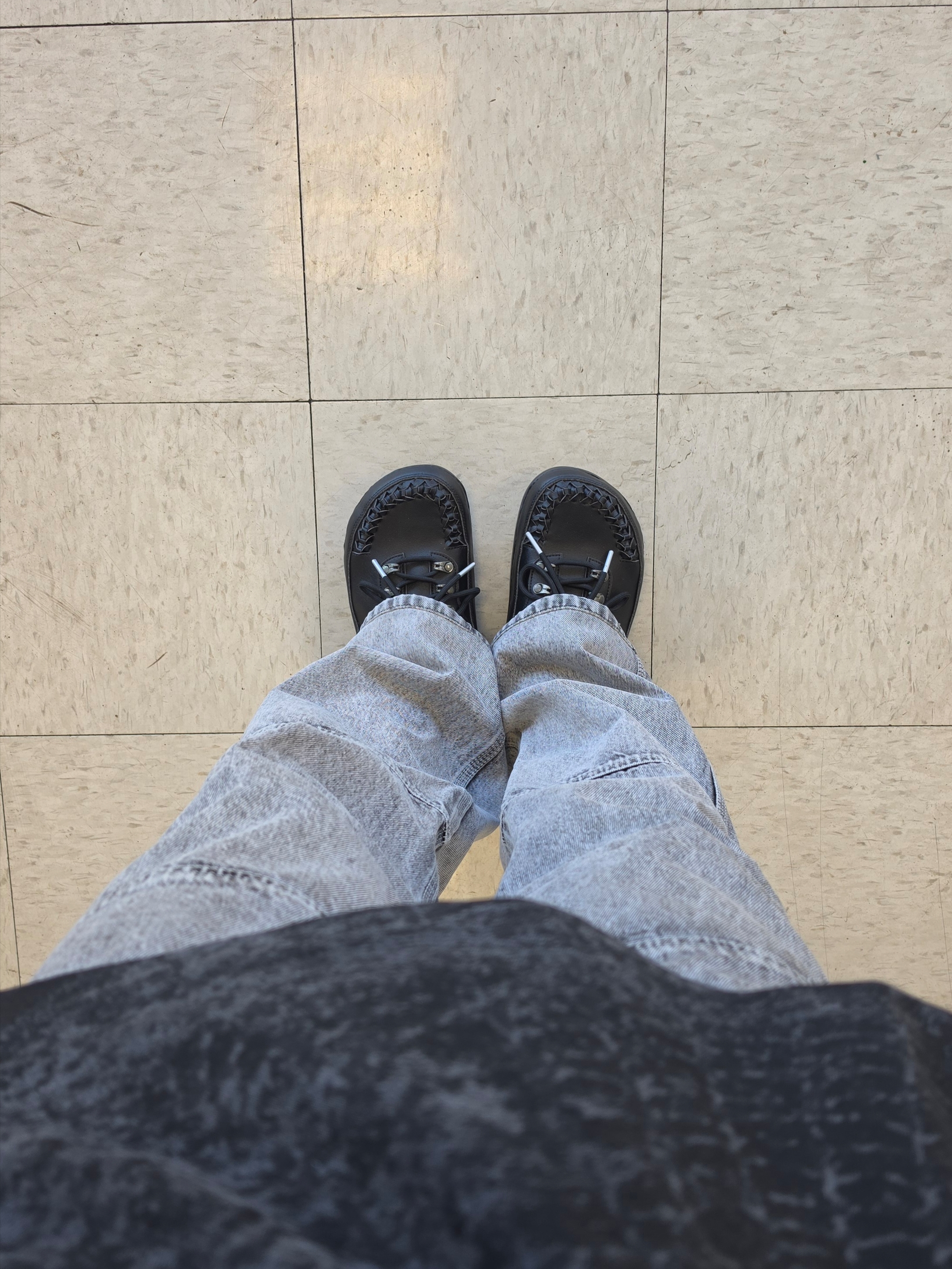 Crocs x Andersson Bell Classic Clog Black 착용 스타일