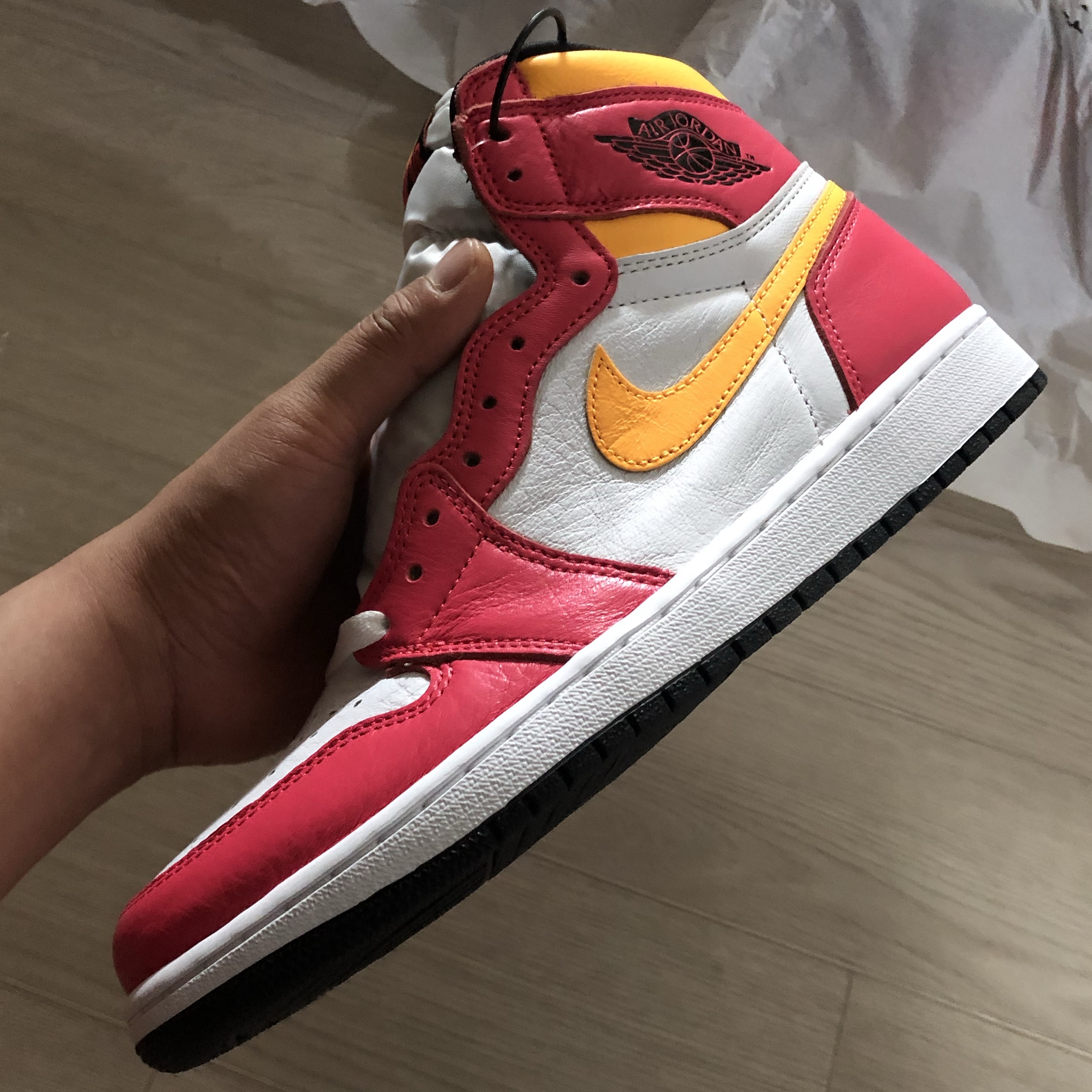 Jordan 1 Retro High OG Light Fusion Red 착용 스타일