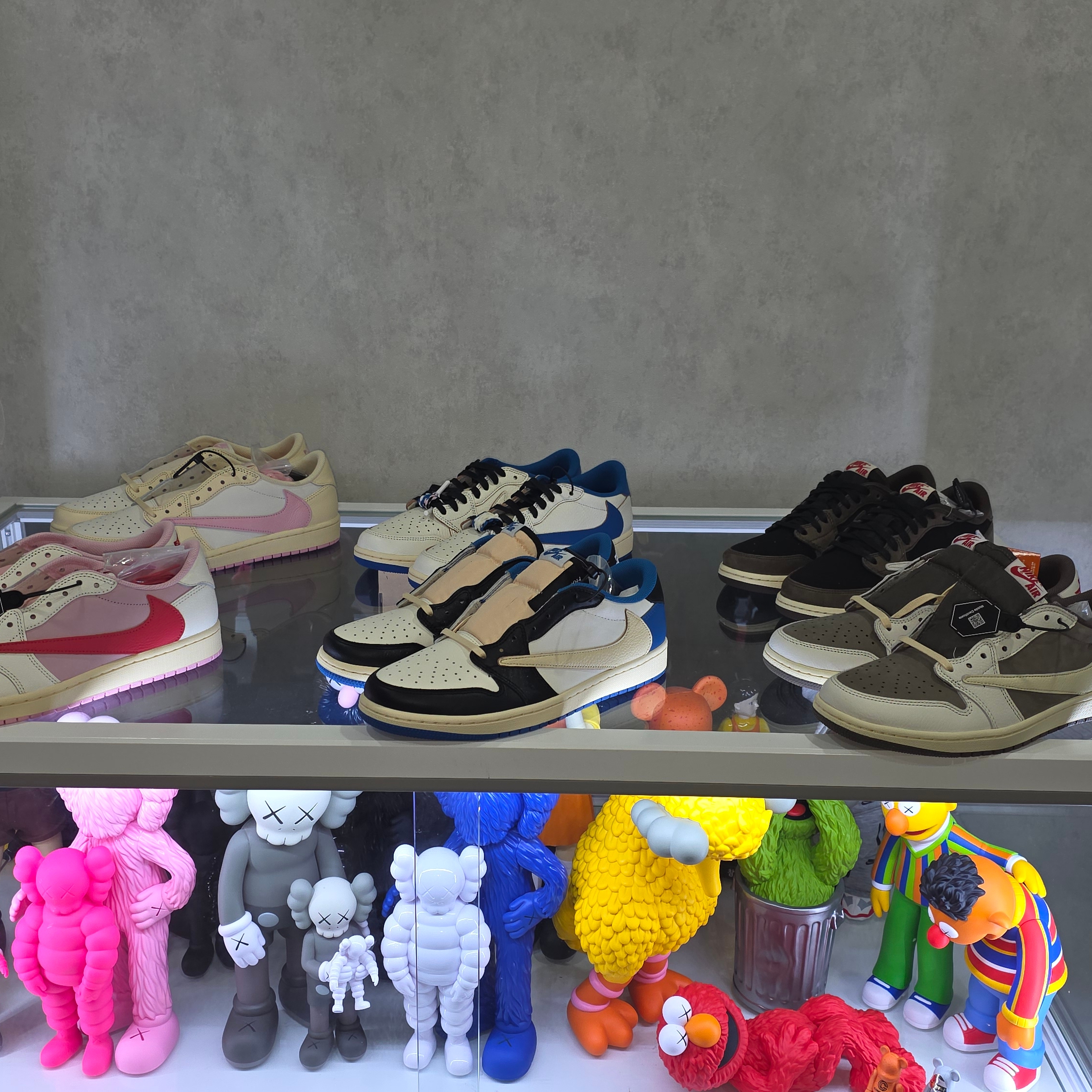 Jordan 1 x Travis Scott Retro Low OG SP Sail Tropical Pink, Jordan 1 x Travis Scott Retro Low OG SP Muslin Shy Pink 착용 스타일 - 1
