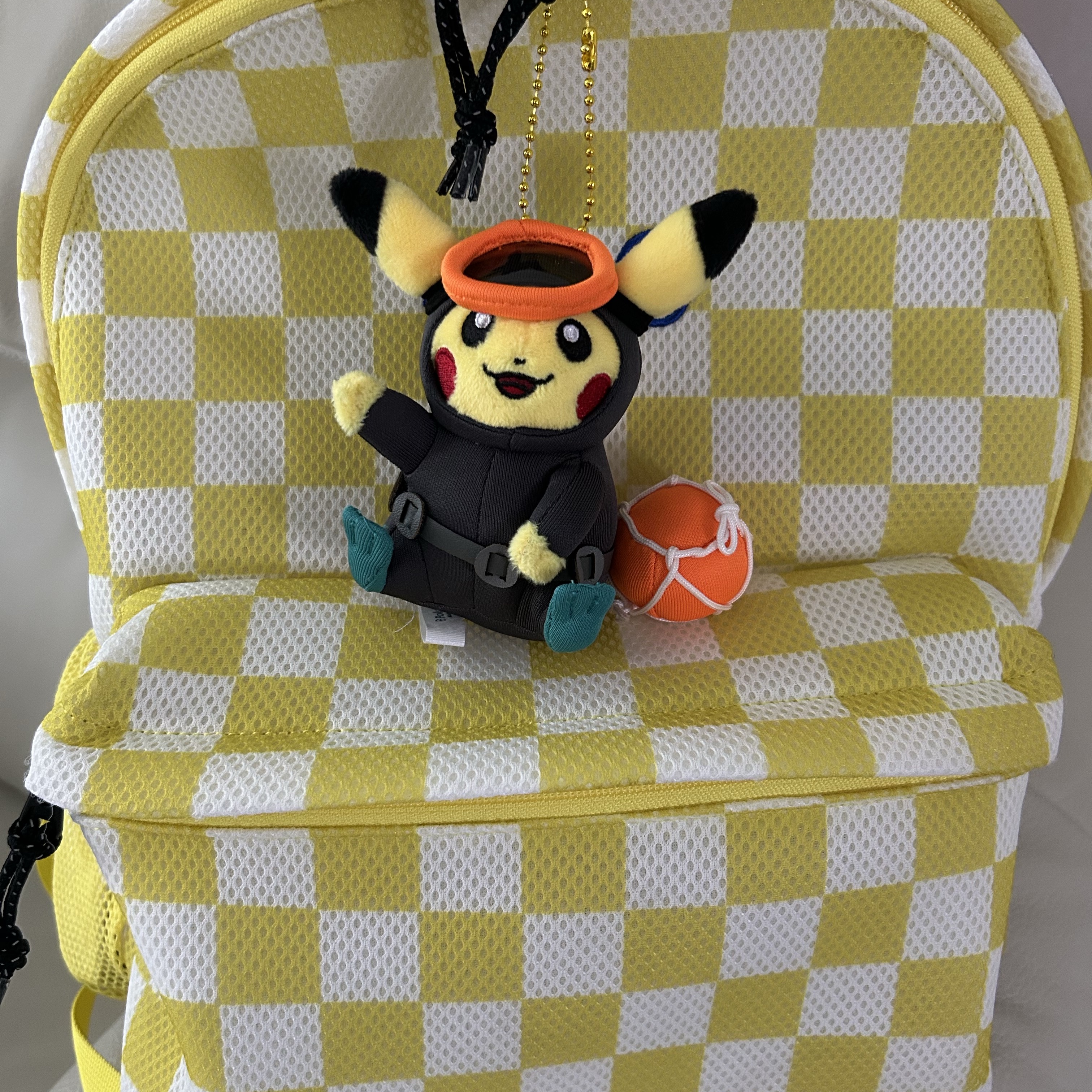 Pokemon Store Jeju Edition Mascot Keyring Pikachu Male 착용 스타일