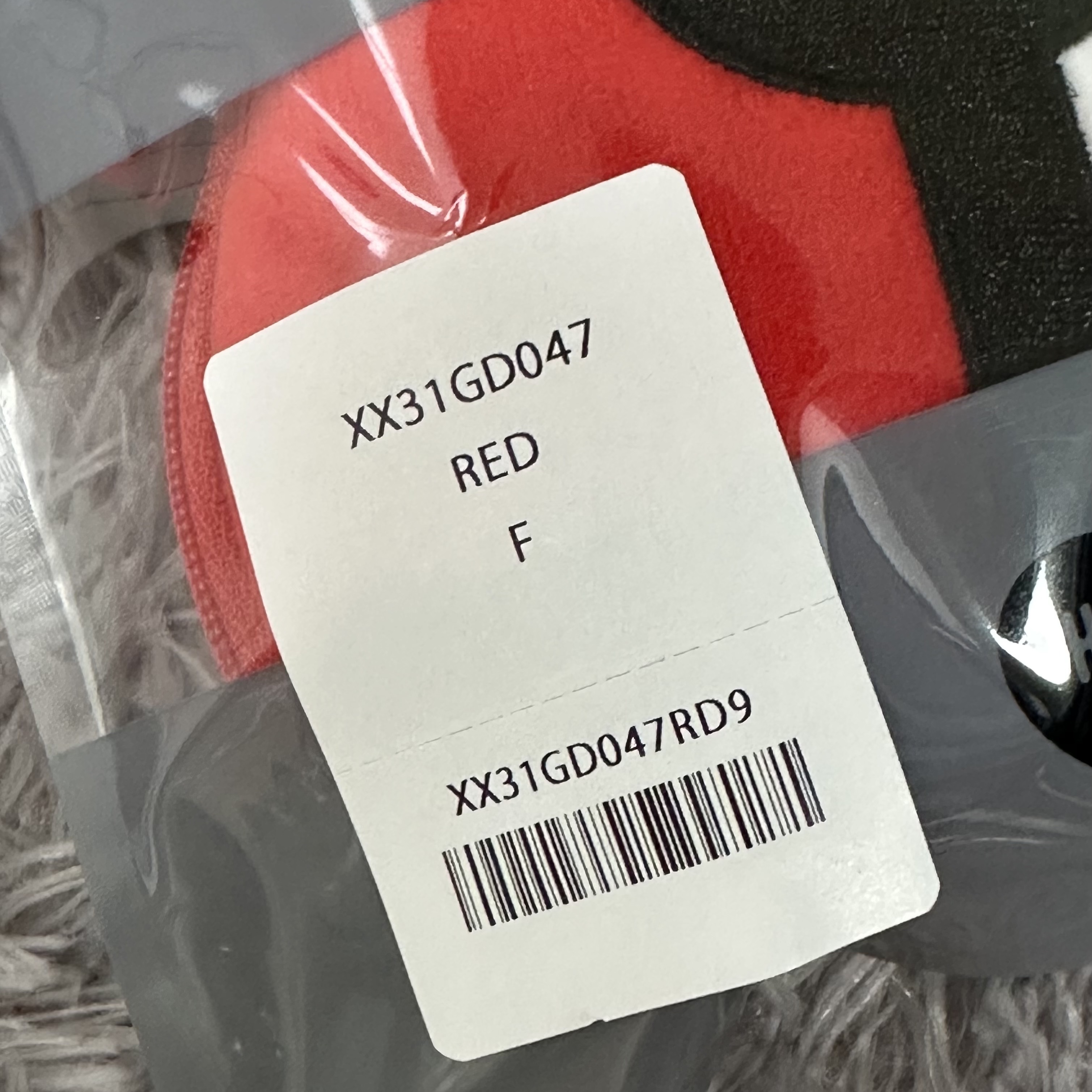 Human Made x Pokemon Made Heart Stuffed Passcase Red 착용 스타일 - 3