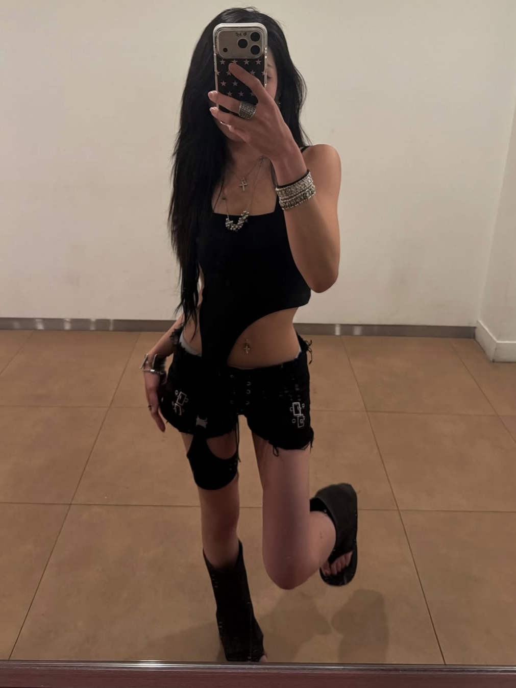 VOONT Eyelet Buckle Micro Shorts (BLACK), VOONT Cut Out Garter Sleeveless (BLACK) 착용 스타일 - 1