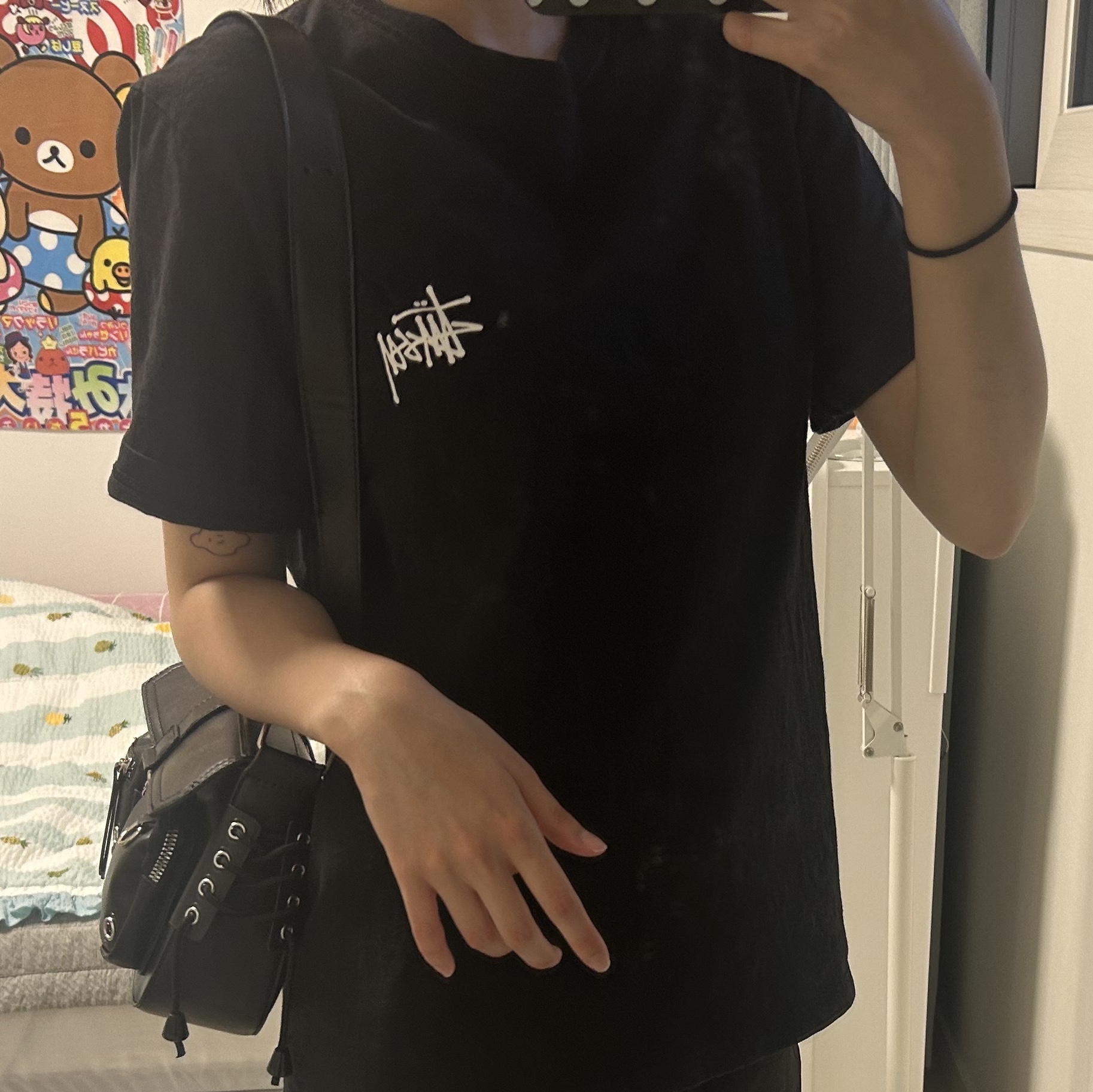 Jansport Half Pint Mini Backpack Black, Stussy Melted T-Shirt Black 착용 스타일 - 2