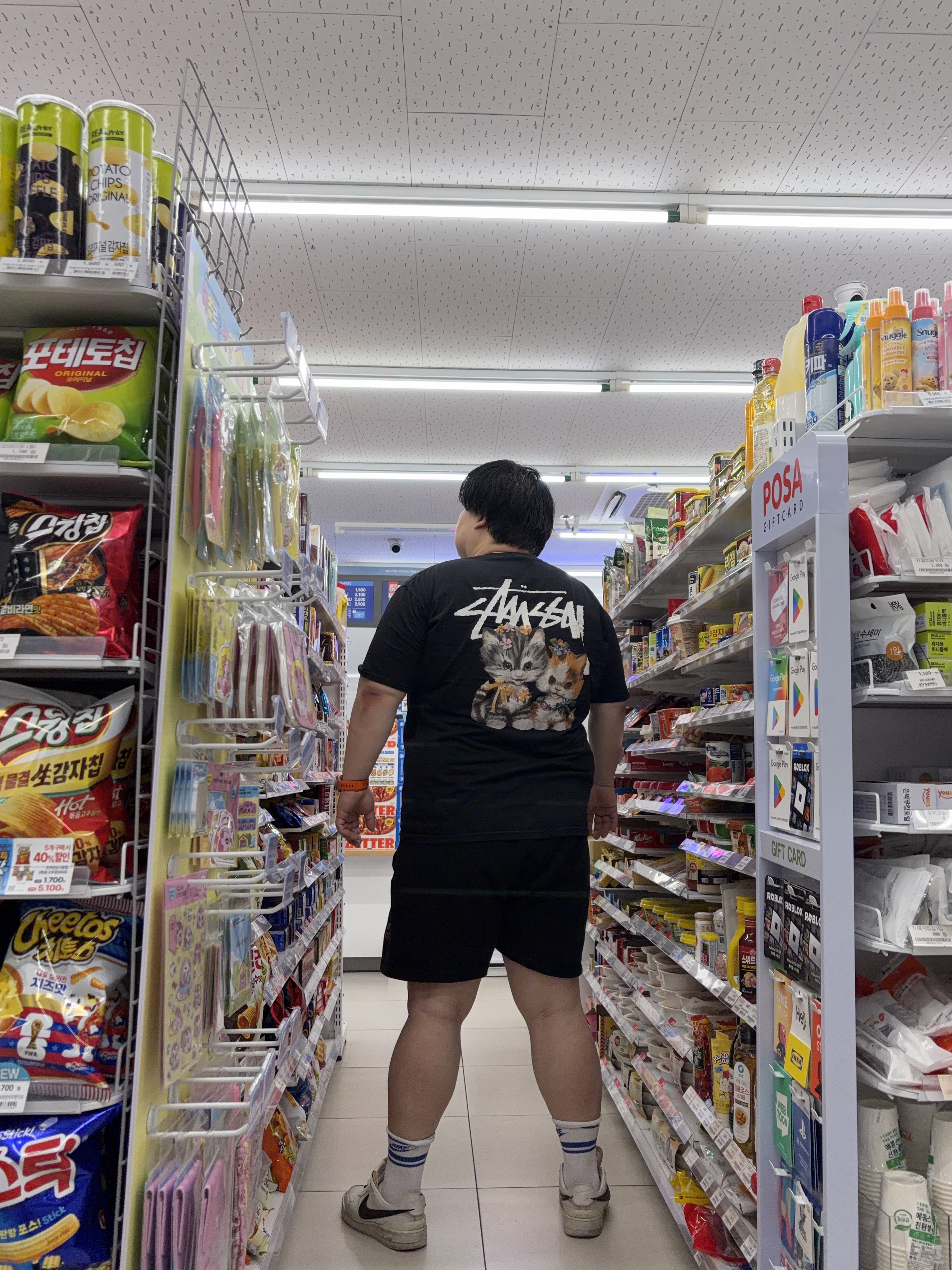 Stussy Kittens T-Shirt Black, Nike x Ambush Air Force 1 Low SP Phantom 착용 스타일
