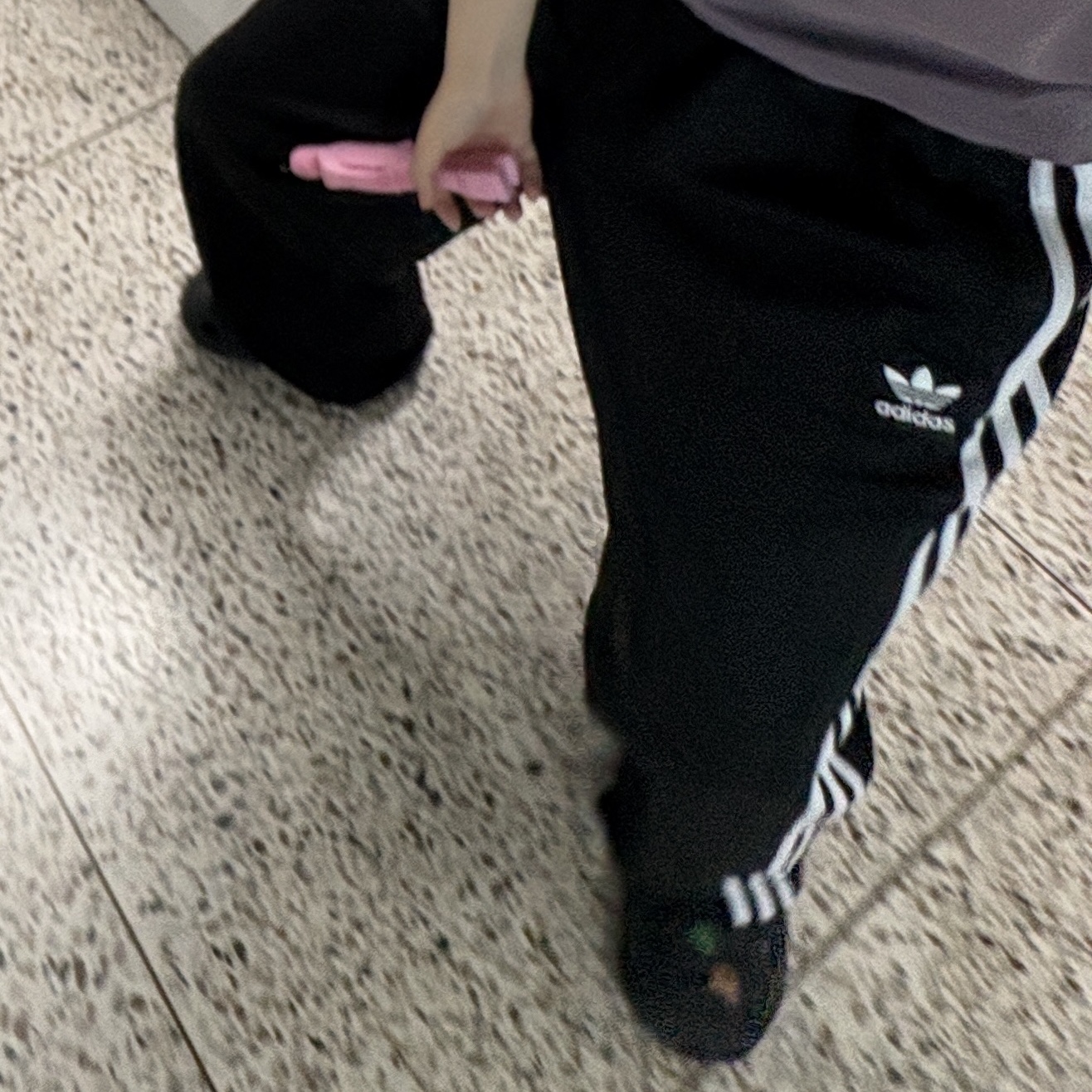 Adidas Adicolor Baggy Fit Firebird Track Pants Black - KR Sizing, (W) Crocs Classic Platform Clog Black 착용 스타일 - 1